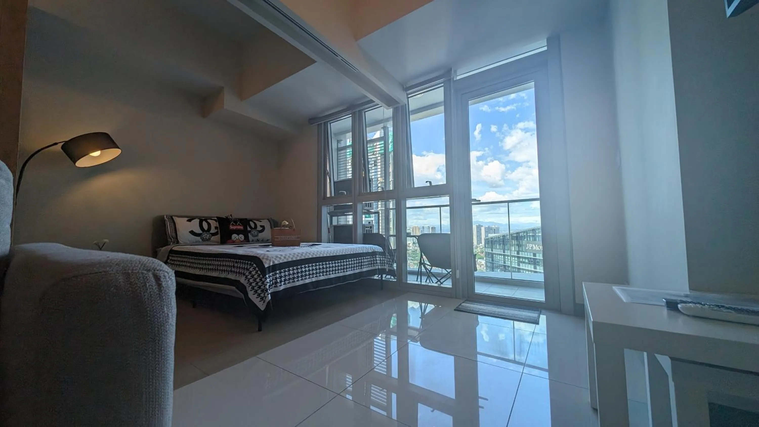 Bed in EG Private House -BGC UPTOWN