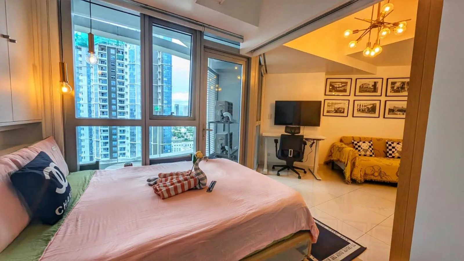 Bed in EG Private House -BGC UPTOWN