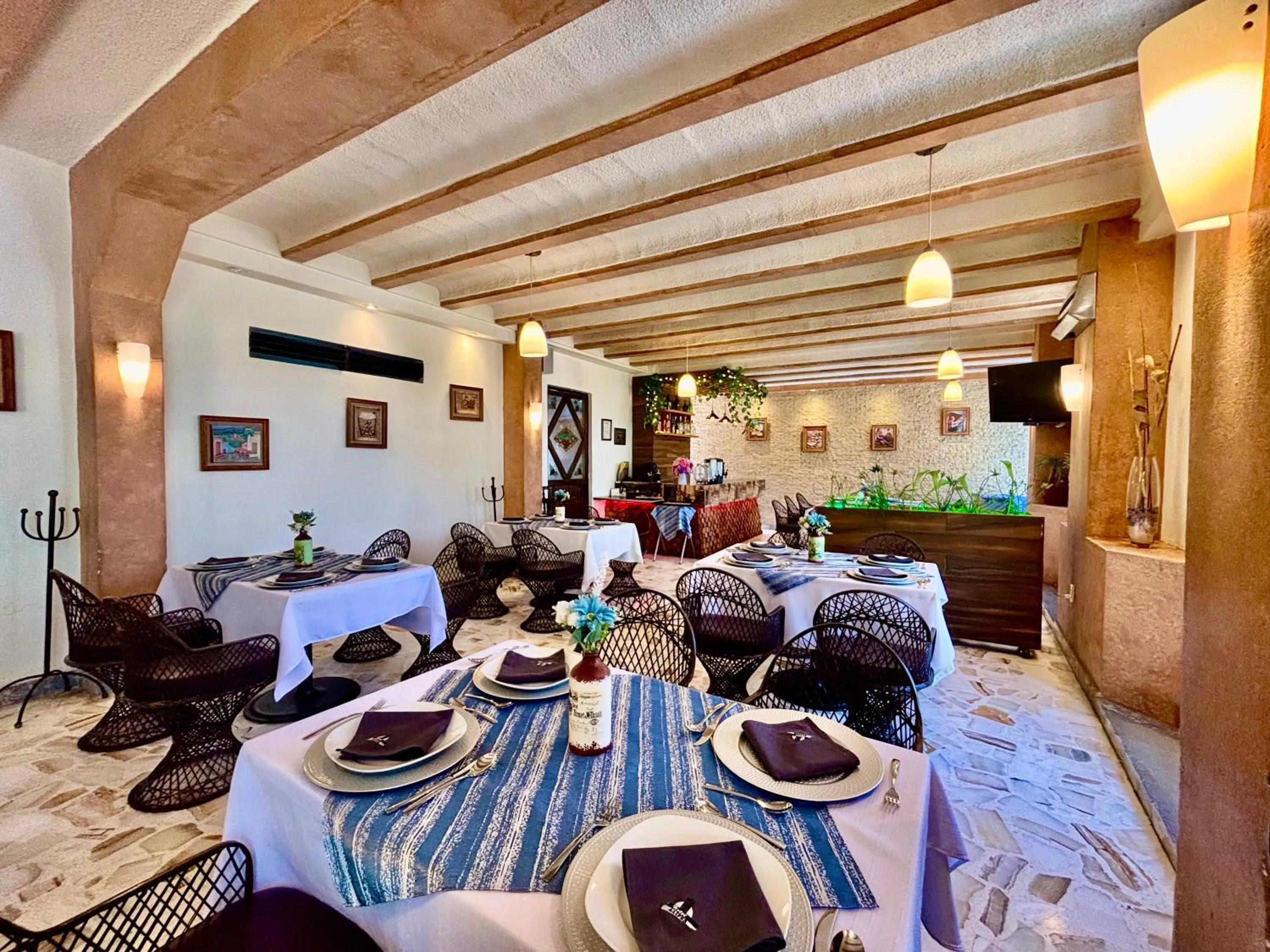 Restaurant/places to eat in Hotel Alifer