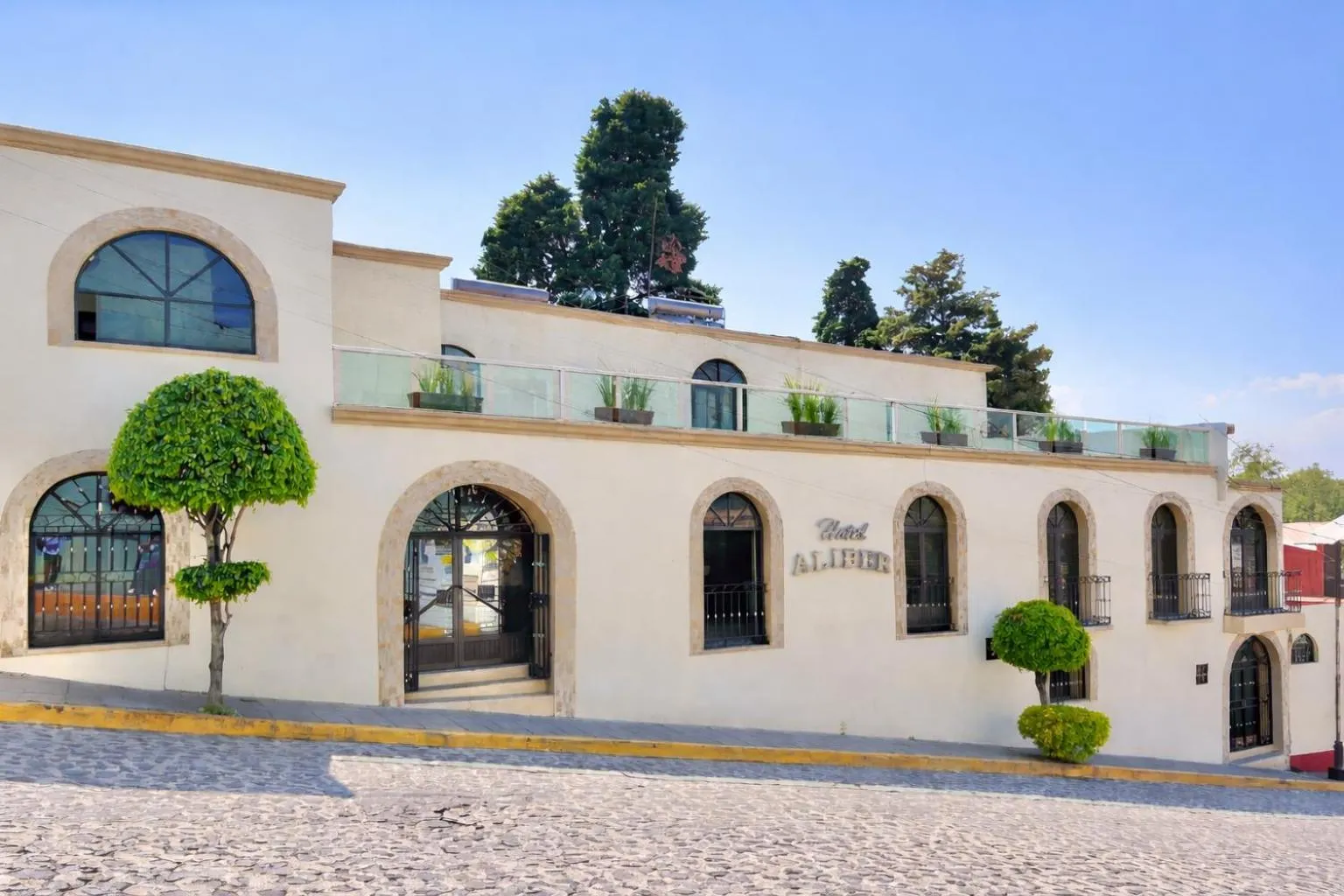 Facade/entrance in Hotel Alifer