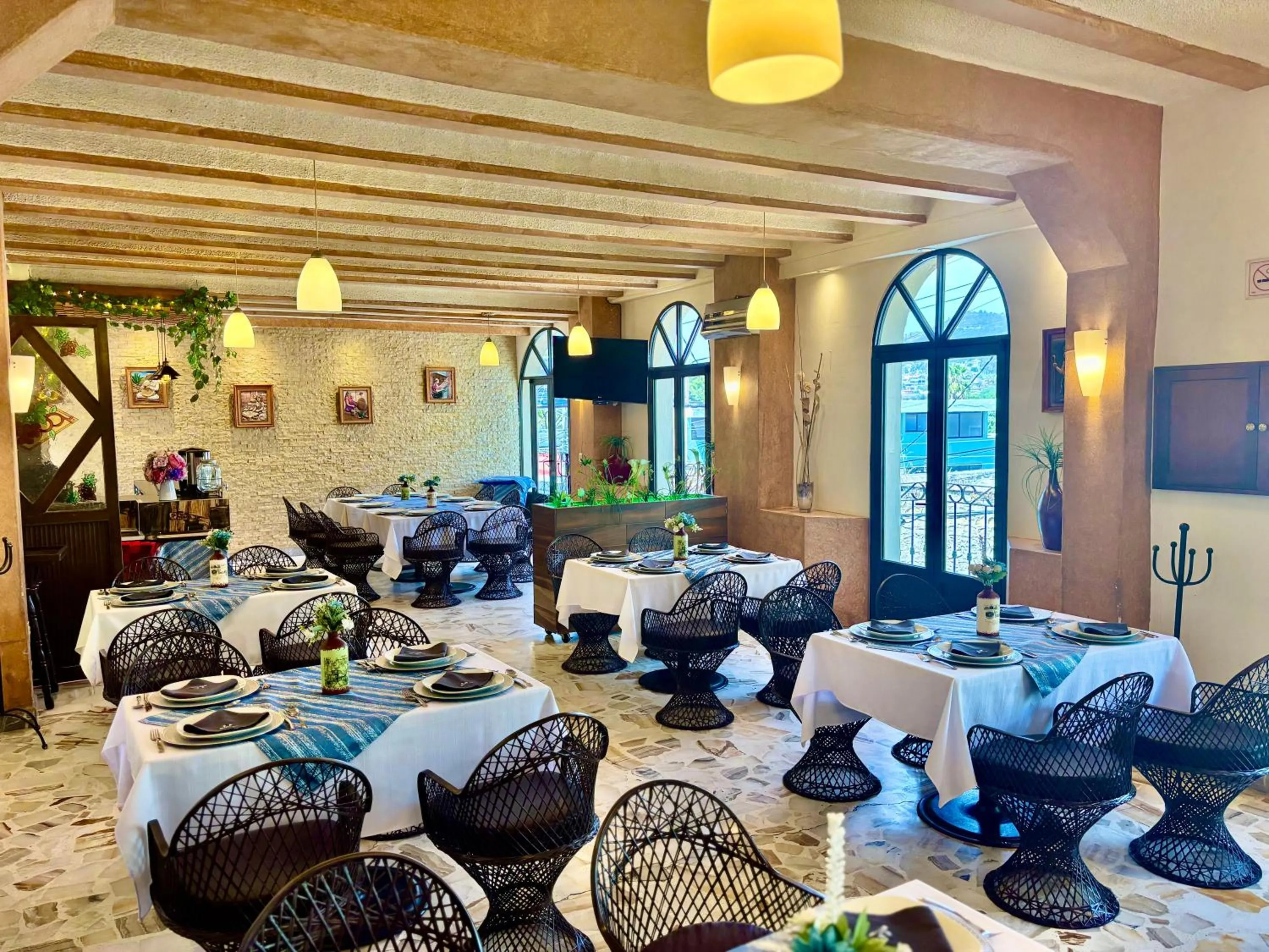 Restaurant/places to eat in Hotel Alifer