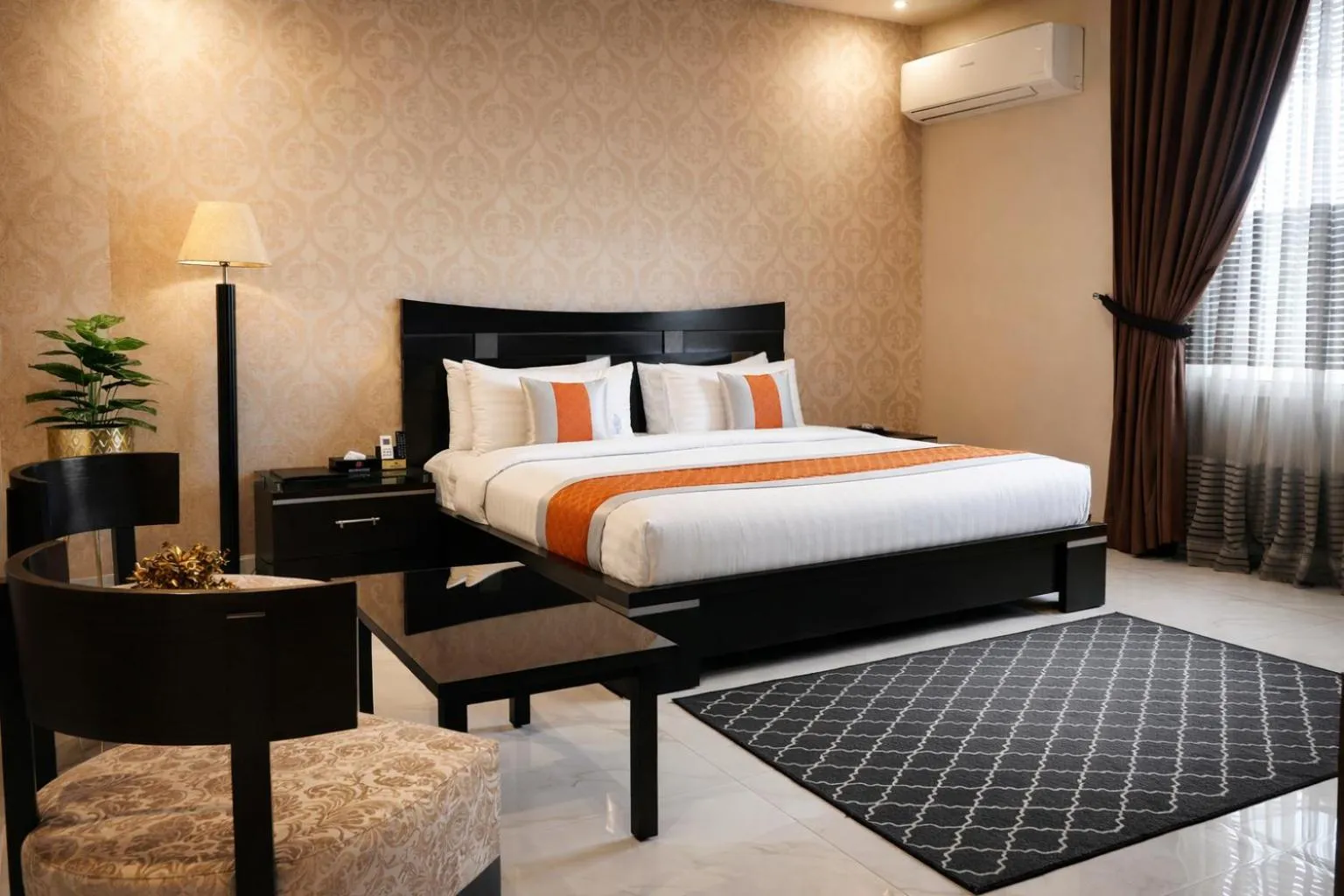Bed in Best Western Faisalabad