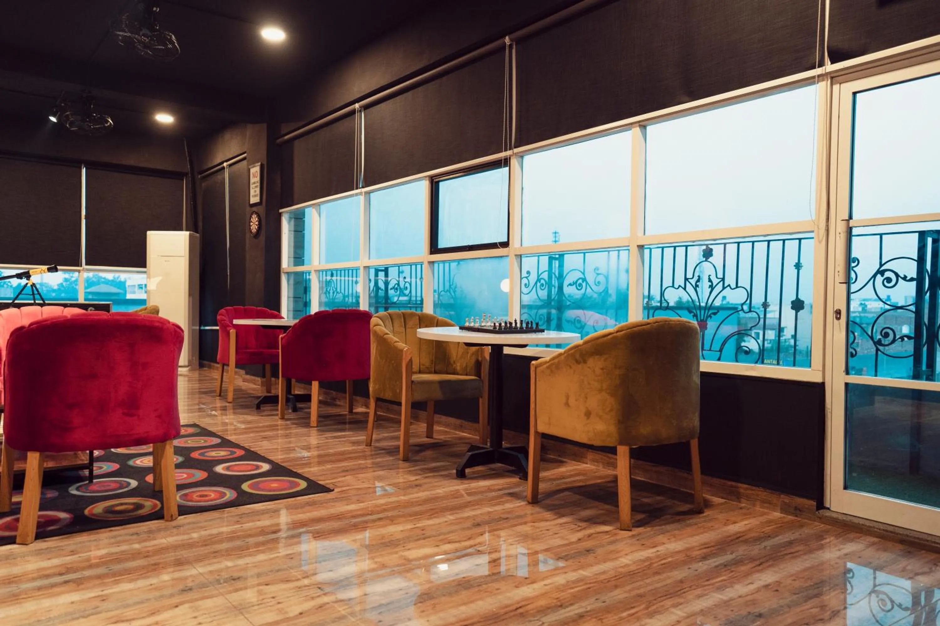 Seating area in Best Western Faisalabad