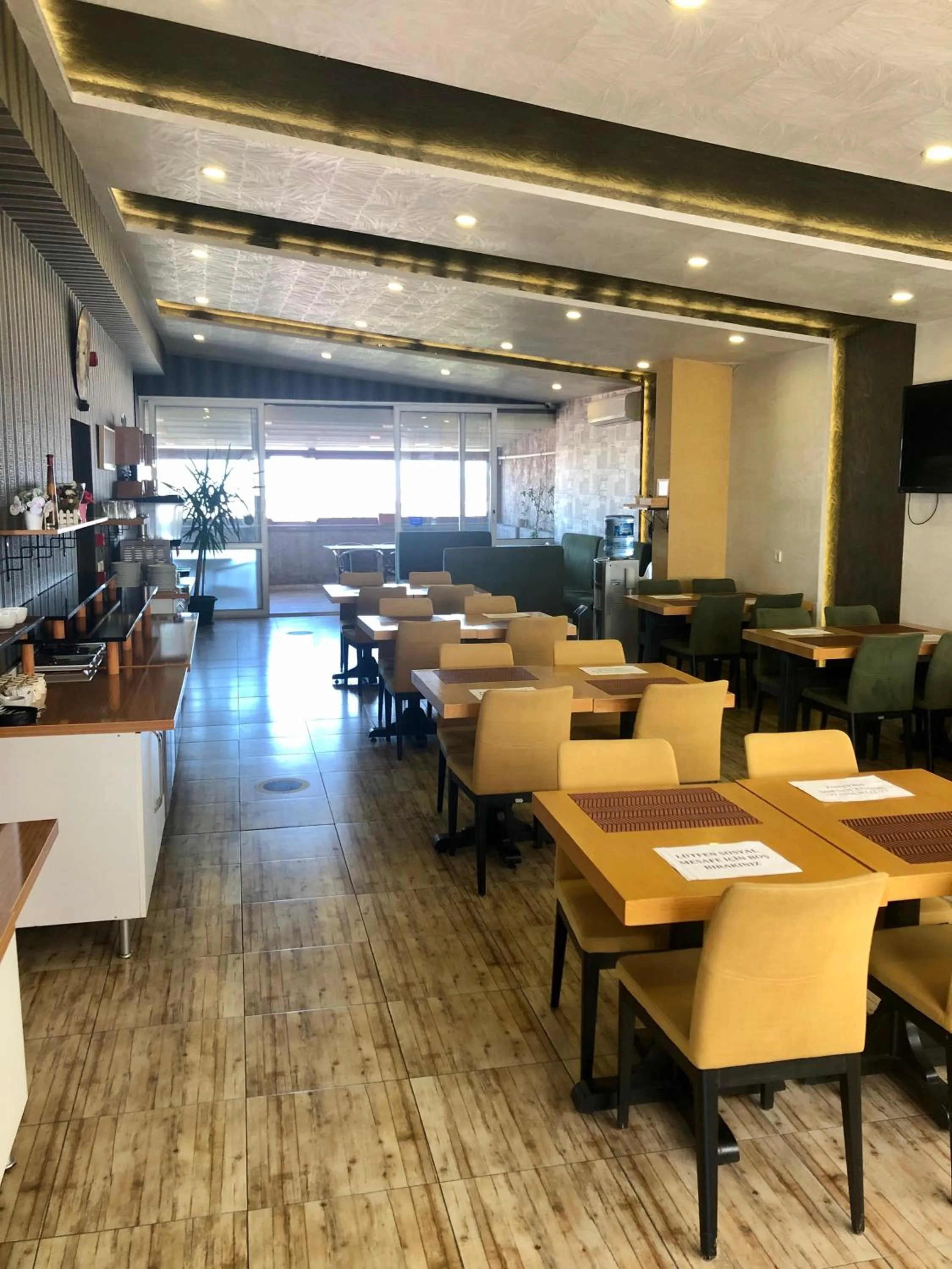 Restaurant/places to eat in Era Palace Hotel