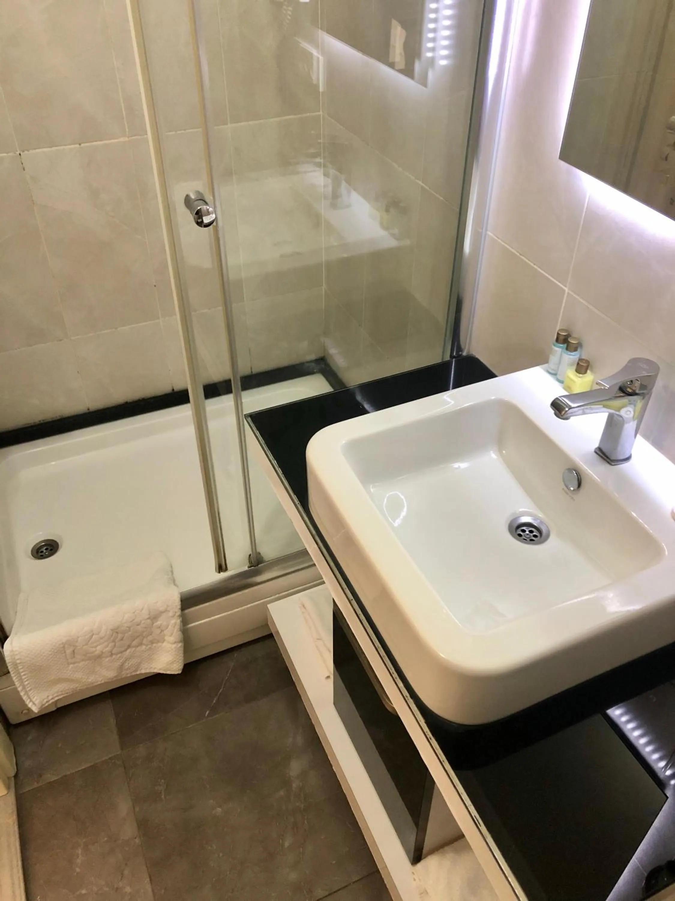 Bathroom in Era Palace Hotel