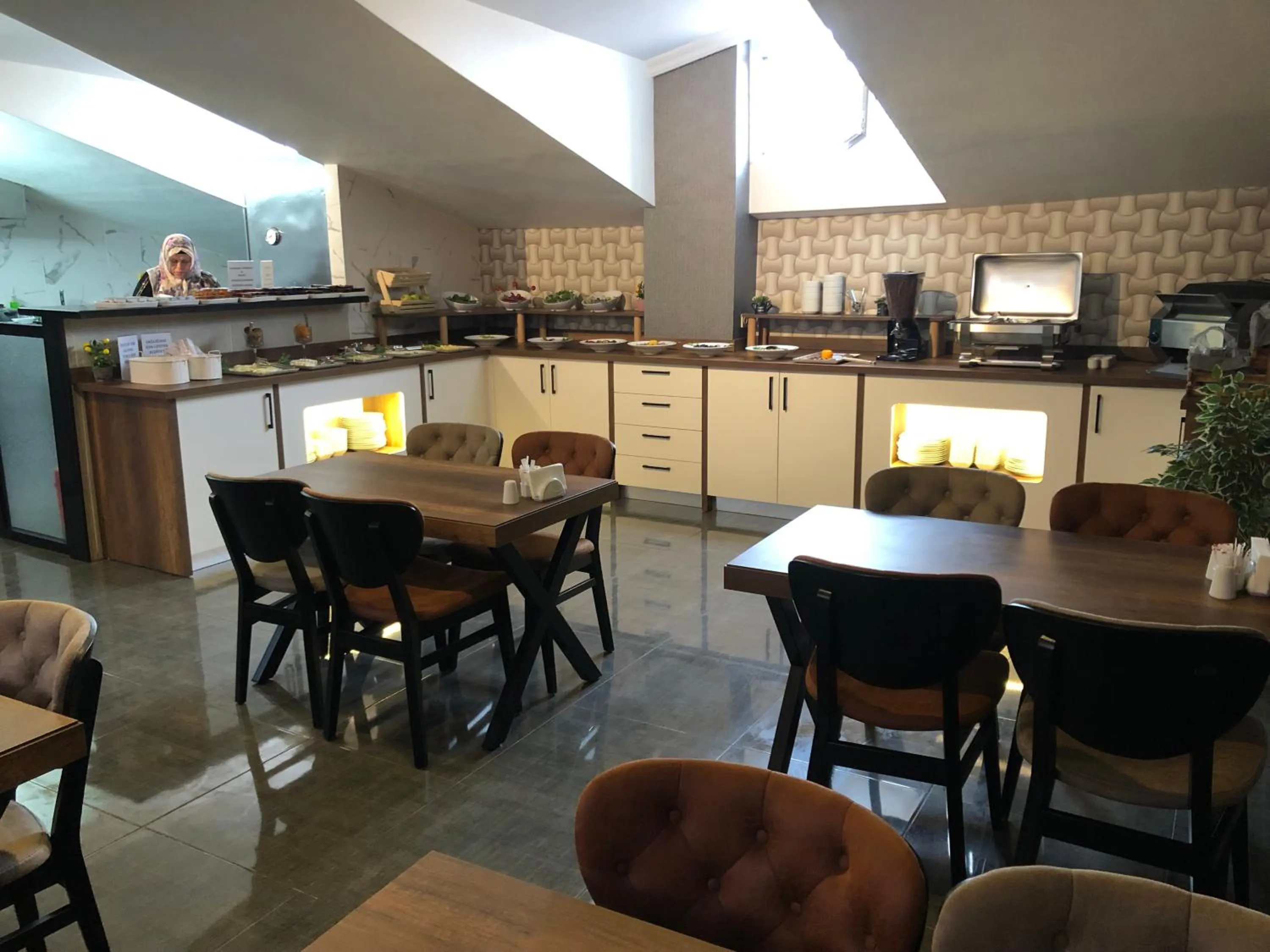 Restaurant/places to eat in Era Palace Hotel