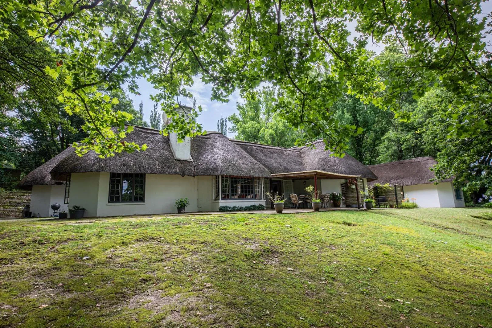 Property building in Waterford Manor
