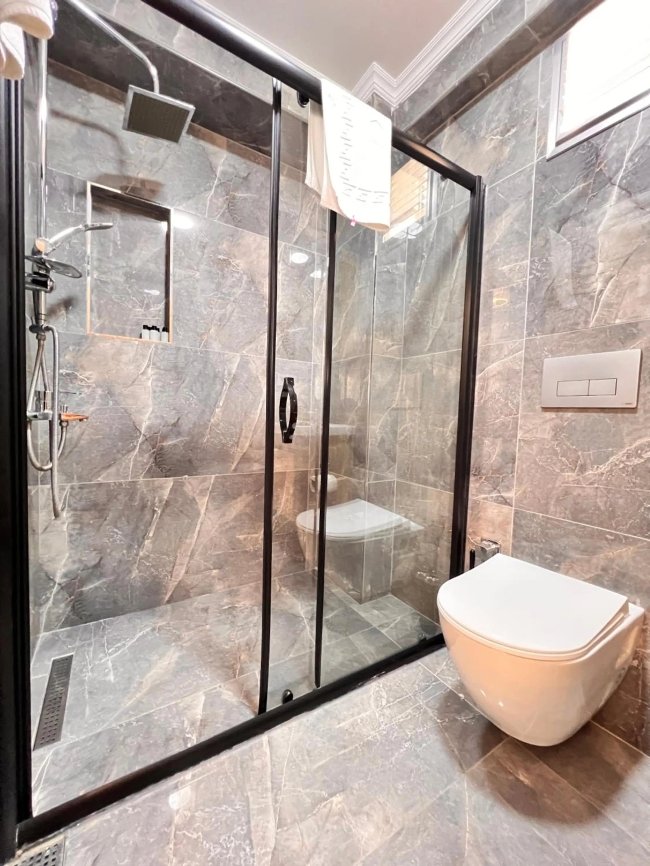 Shower in Mamma Marya Hotel