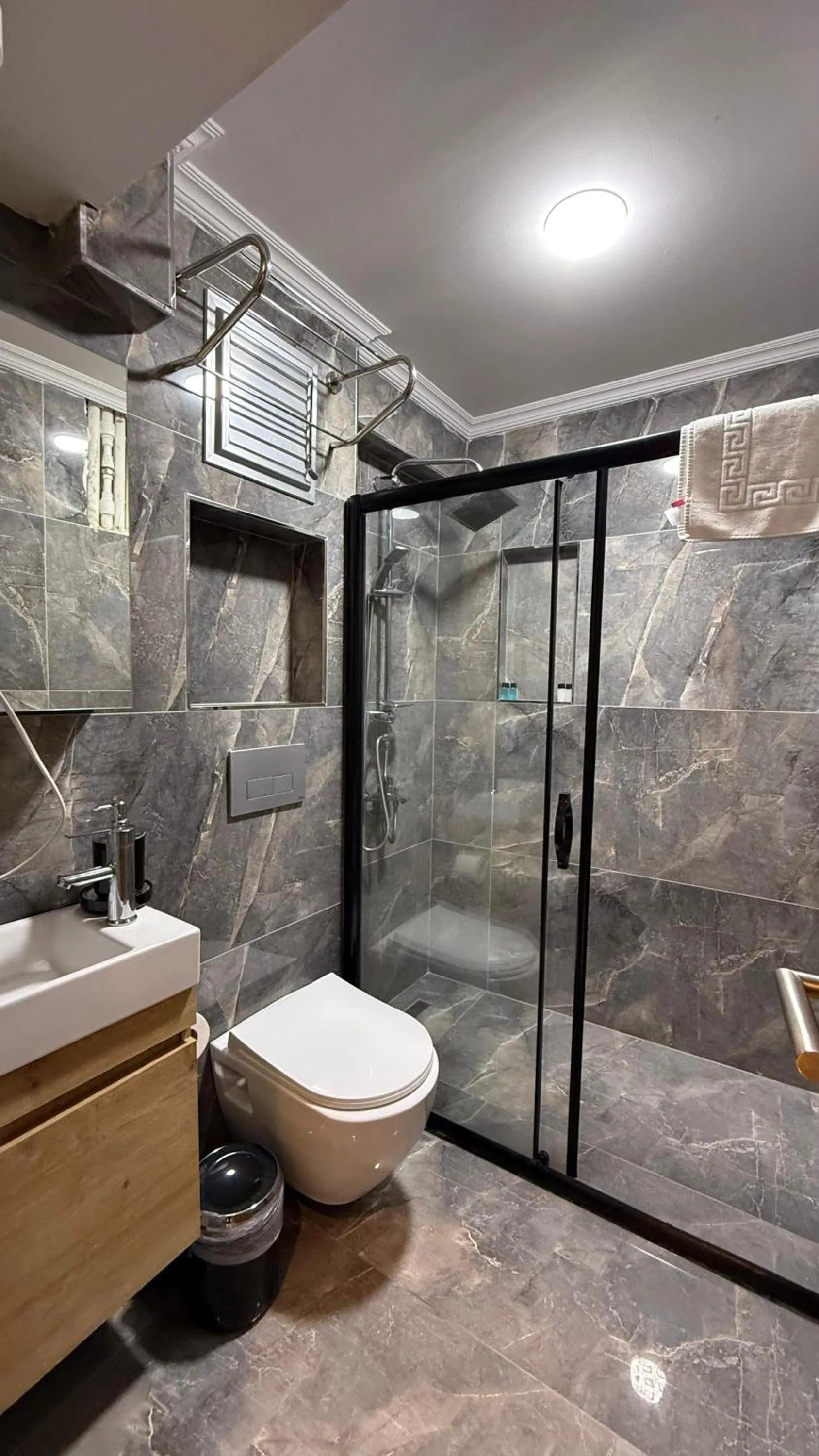 Shower in Mamma Marya Hotel