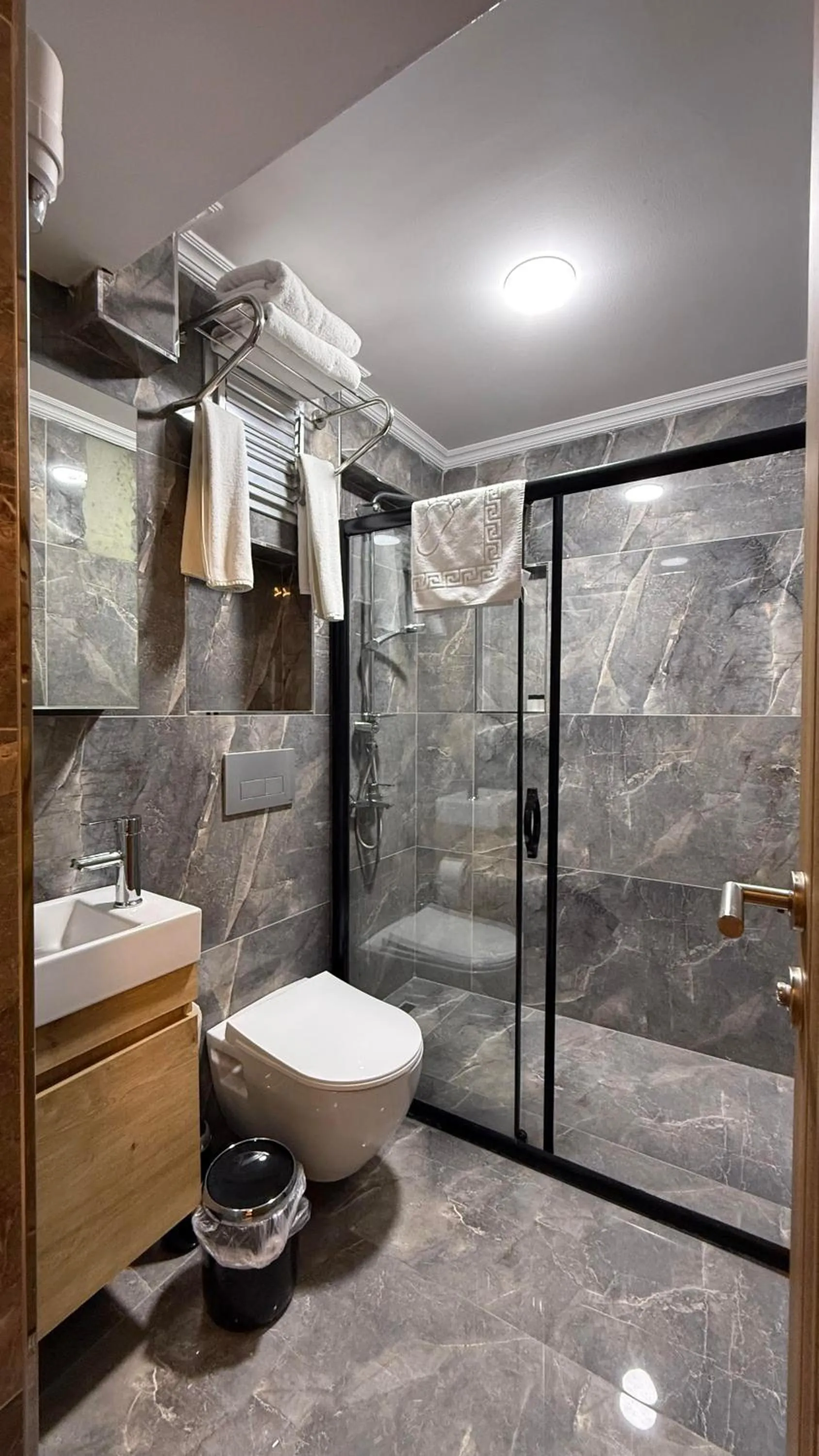 Shower in Mamma Marya Hotel