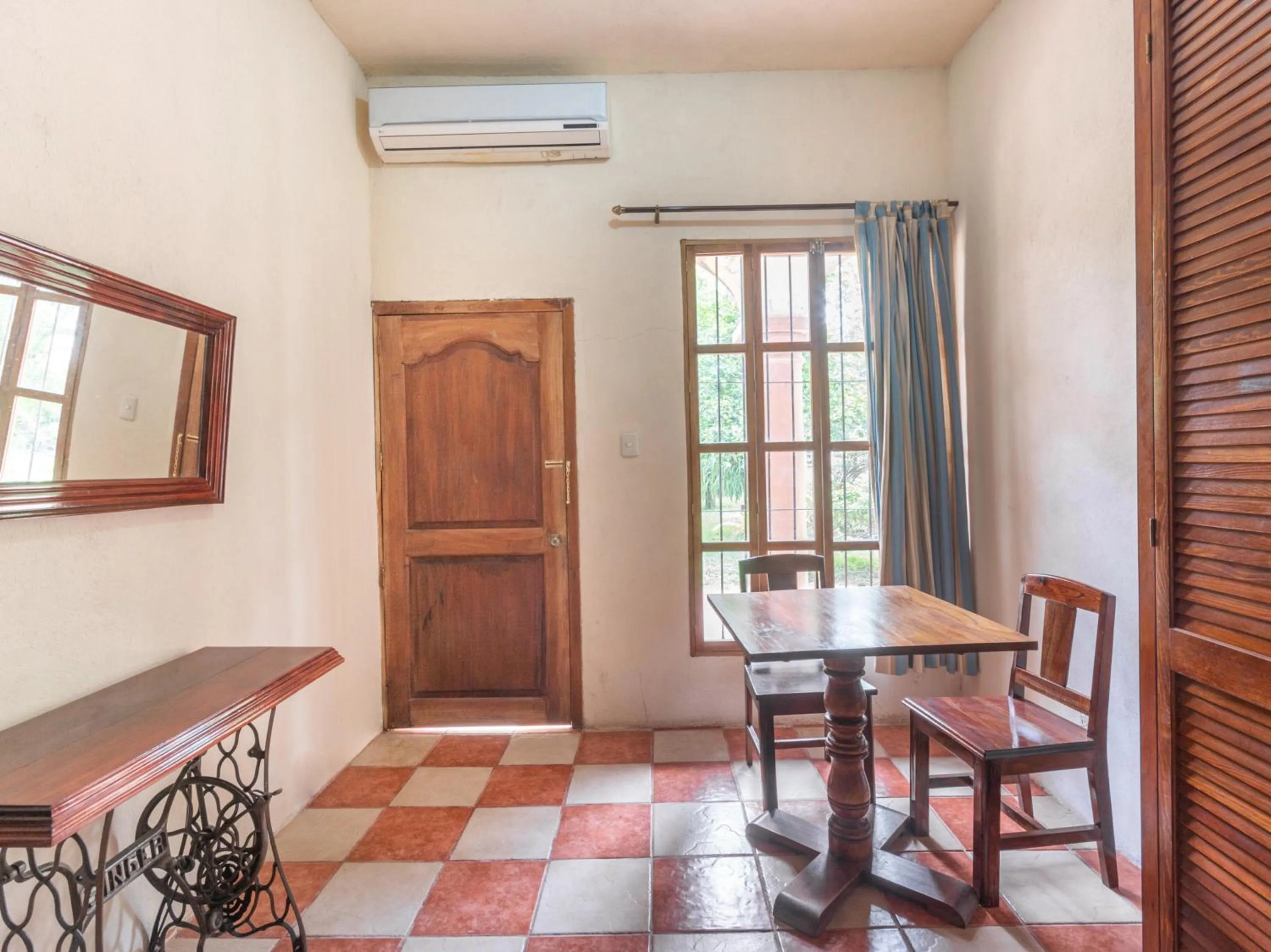 Seating area, Dining Area in Rancho Hotel El Carmen