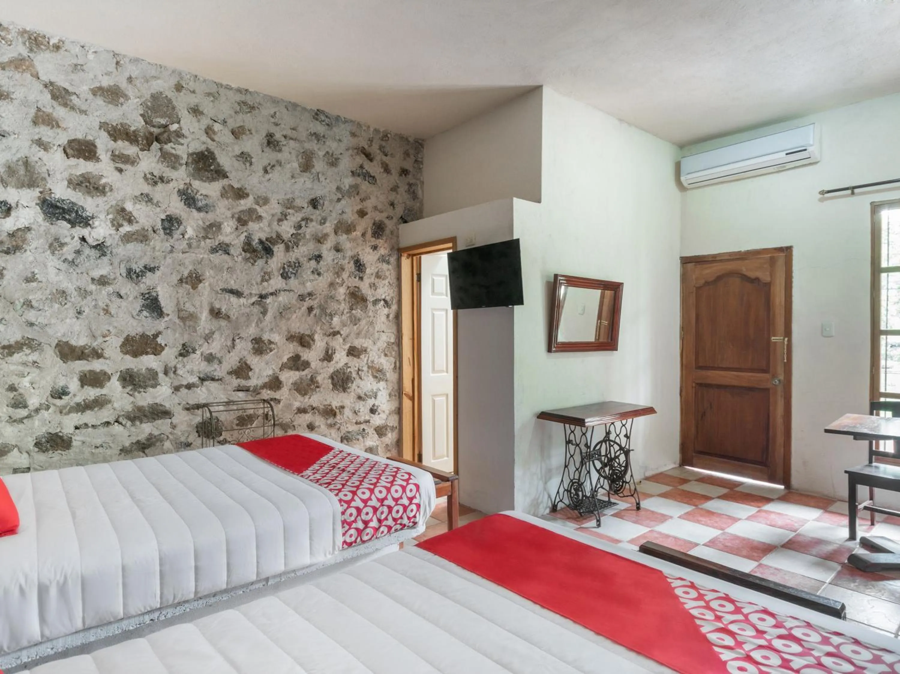Photo of the whole room, Bed in Rancho Hotel El Carmen