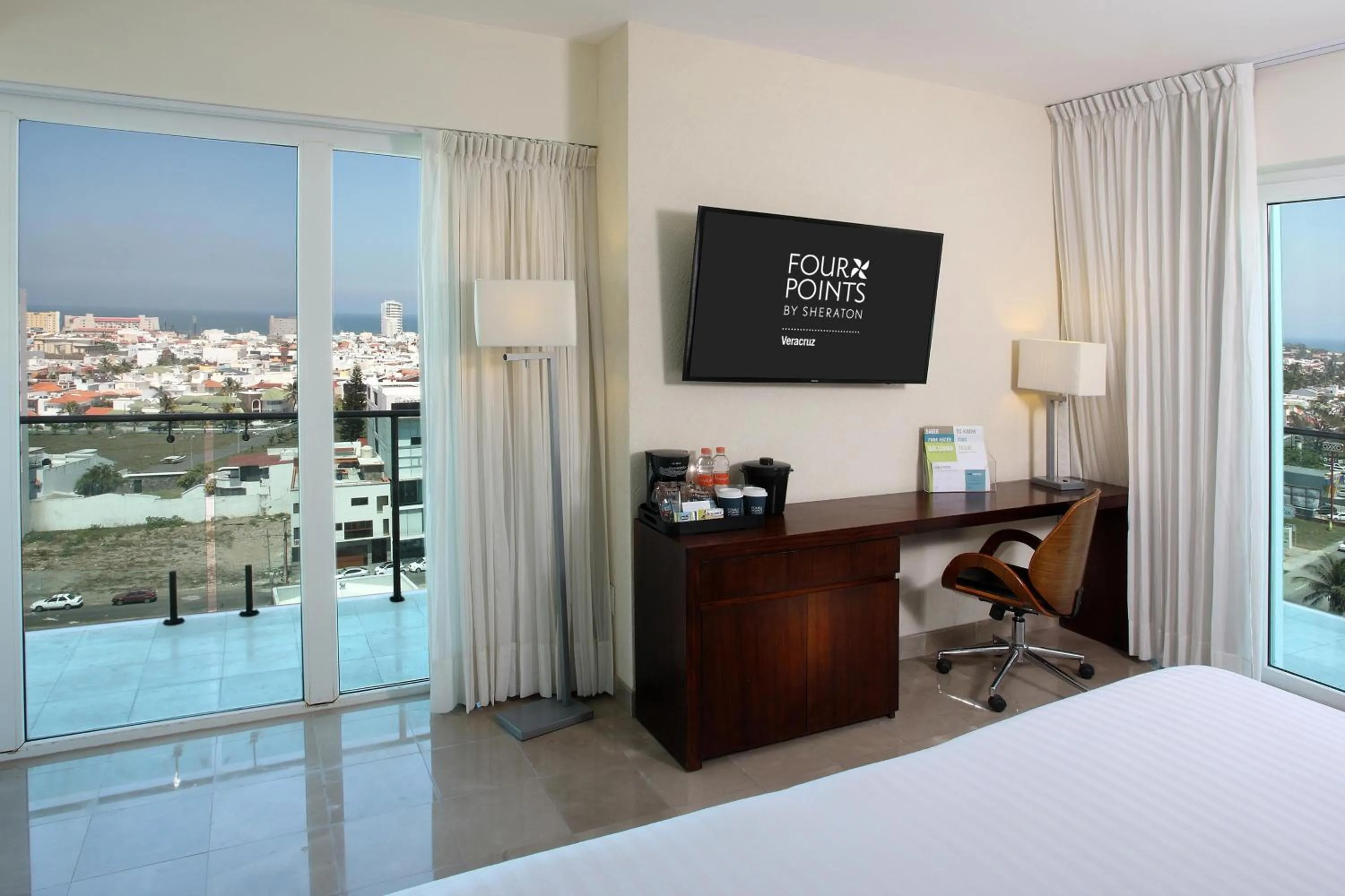 Photo of the whole room, Bed in Four Points by Sheraton Veracruz