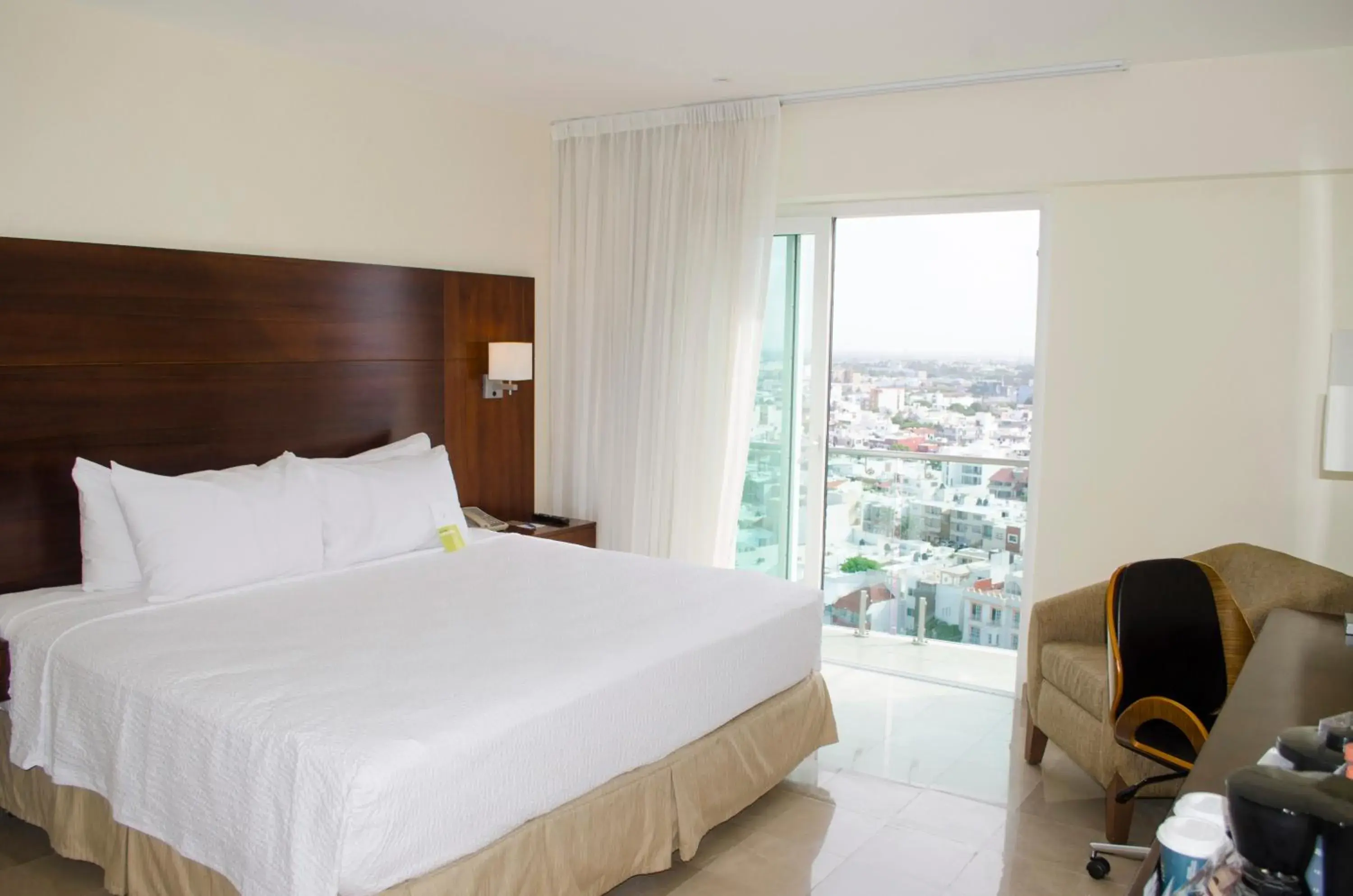 Guest room, 1 King, City view, Balcony in Four Points by Sheraton Veracruz Guest room, 1 King, City view, Balcony in Four Points by Sheraton Veracruz