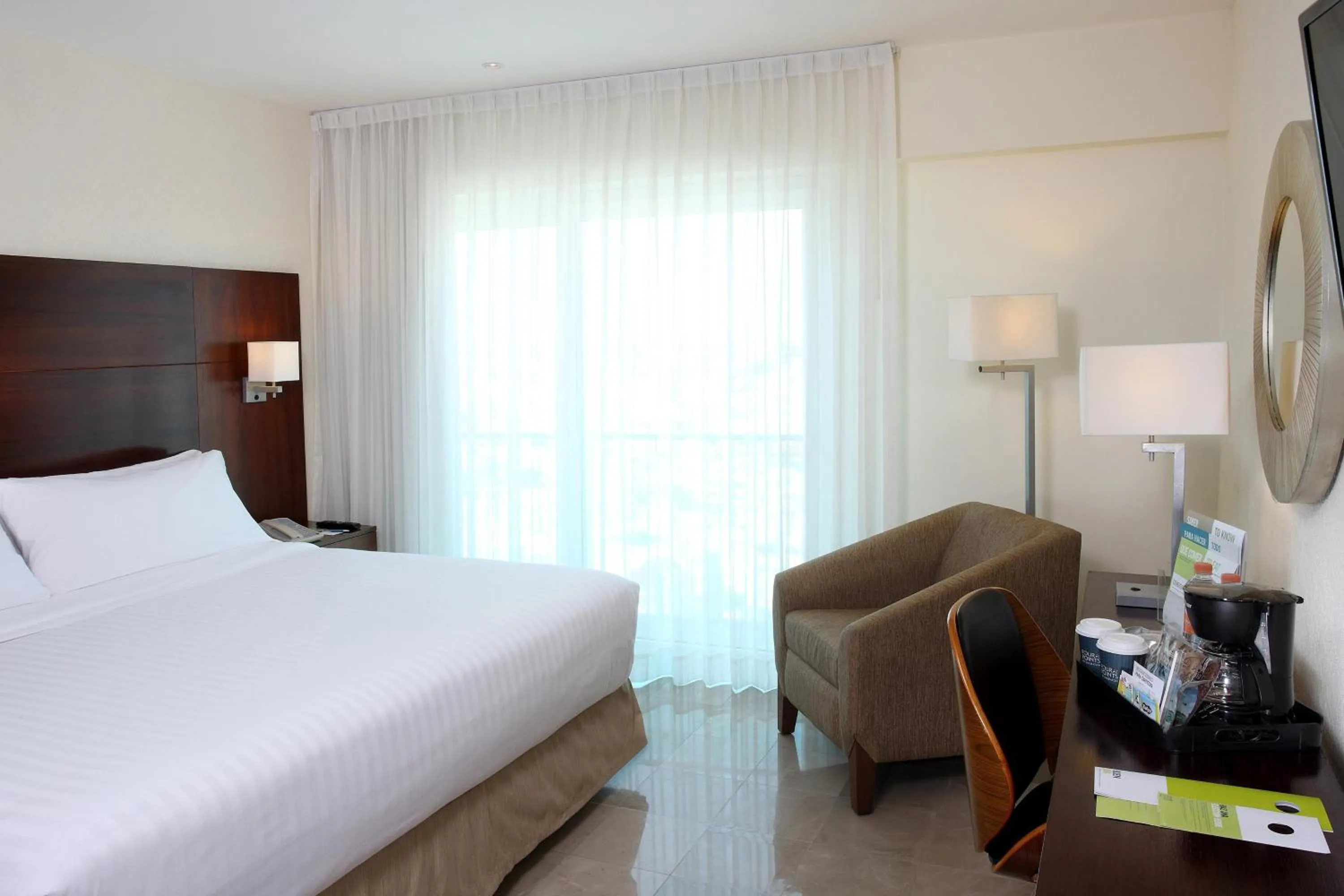 Photo of the whole room, Bed in Four Points by Sheraton Veracruz