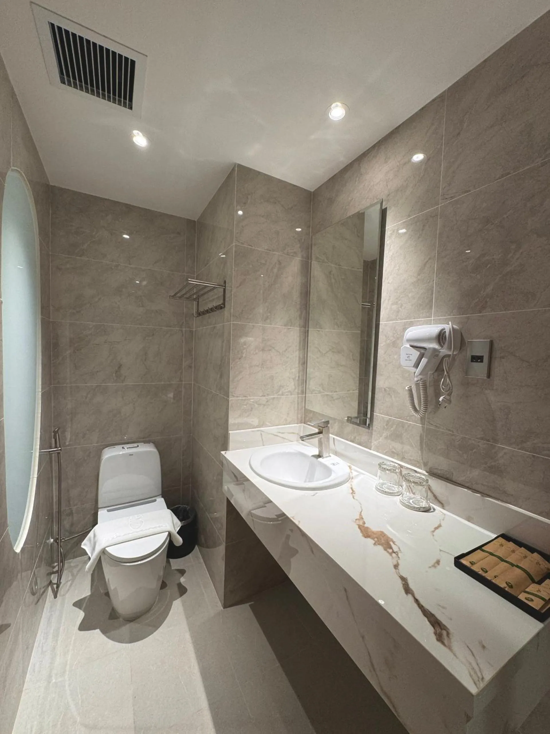 Toilet in Túi Ba Gang Central Hotel