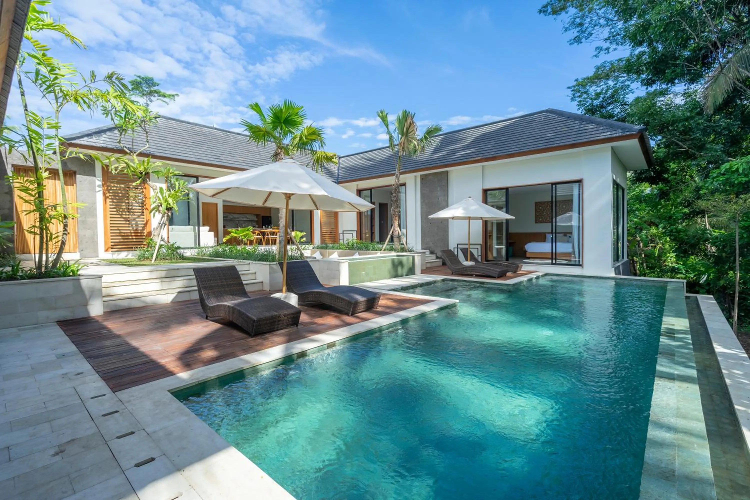 Pool view in Villa Talun by GORO