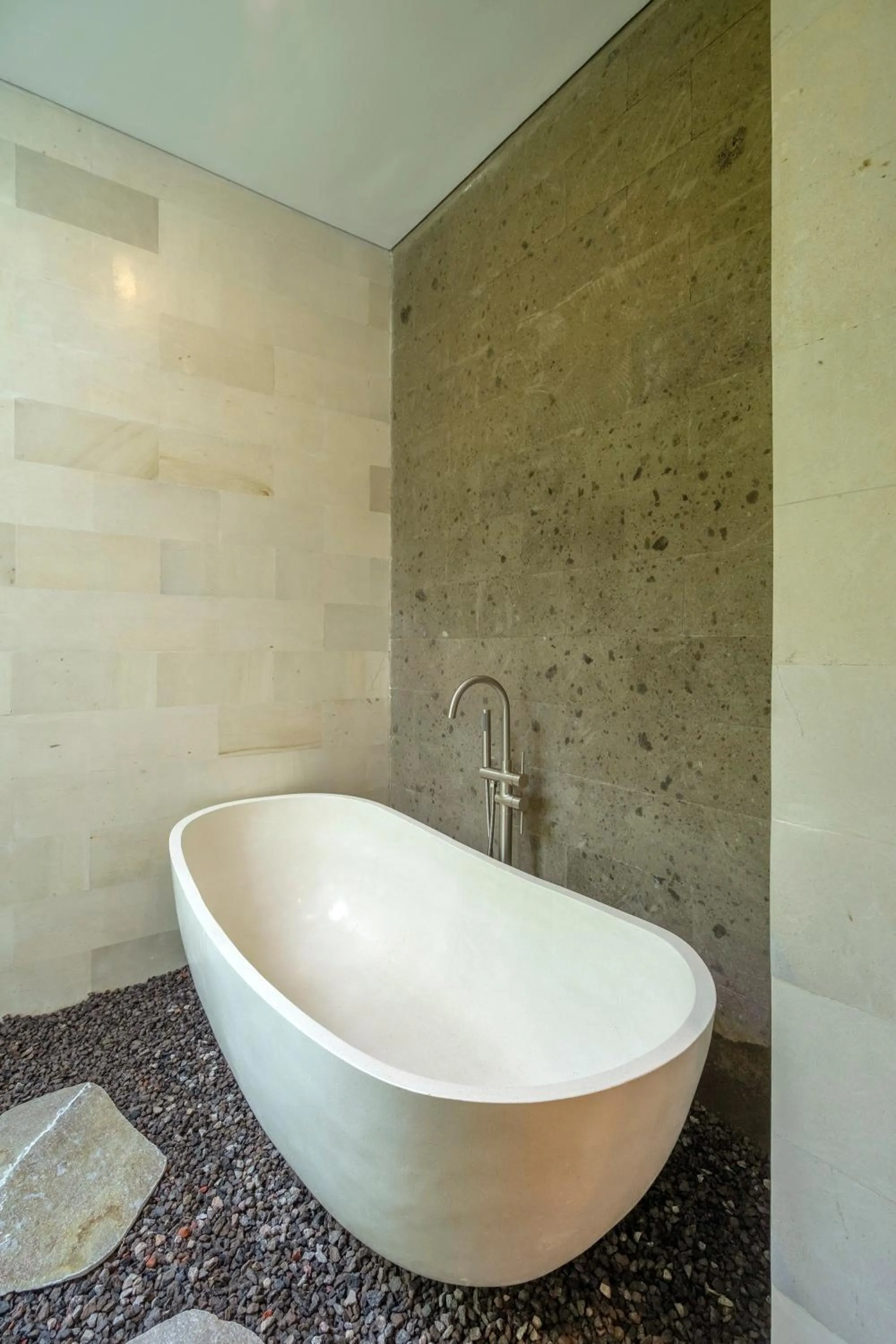 Bathroom in Villa Talun by GORO