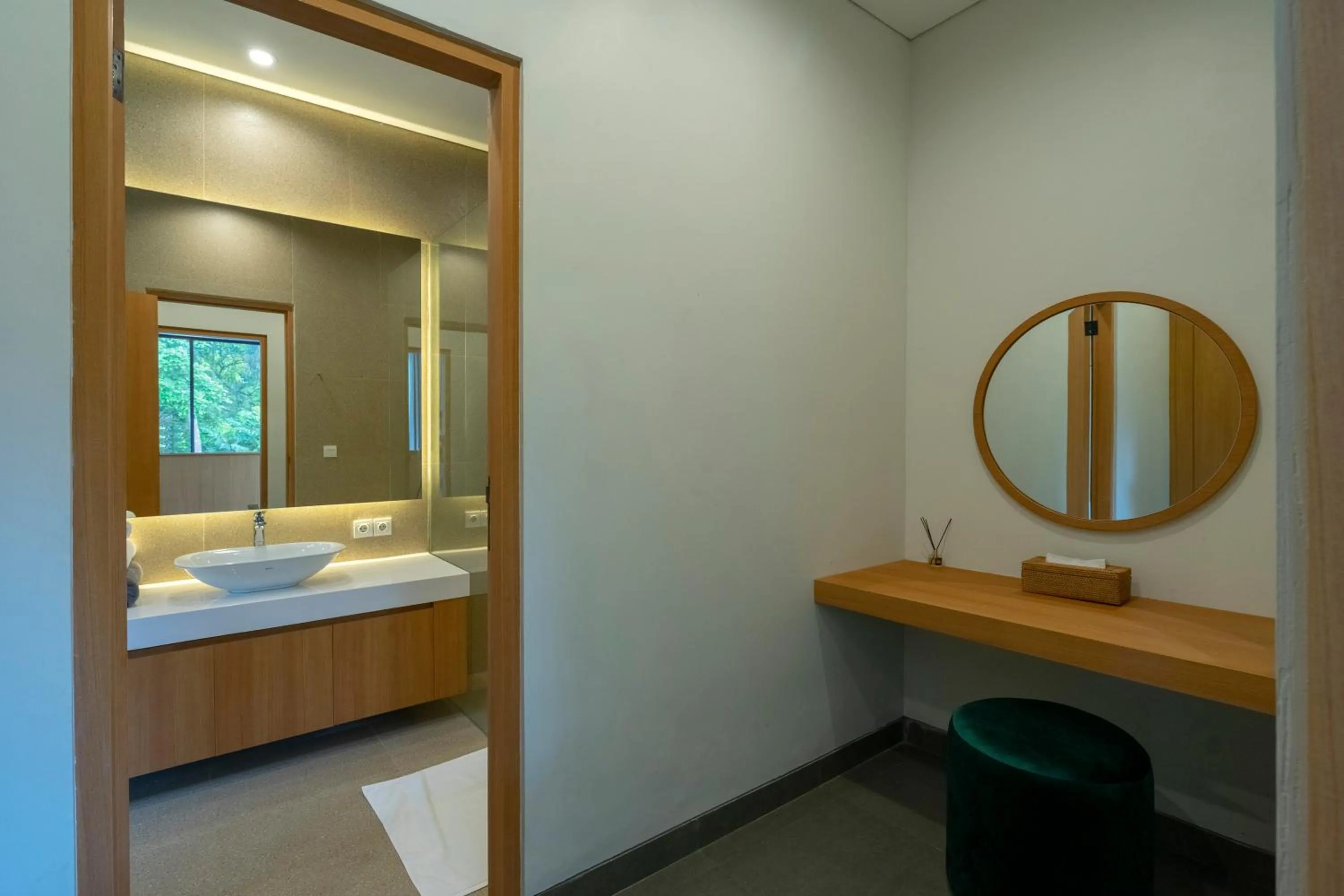 Bathroom in Villa Talun by GORO