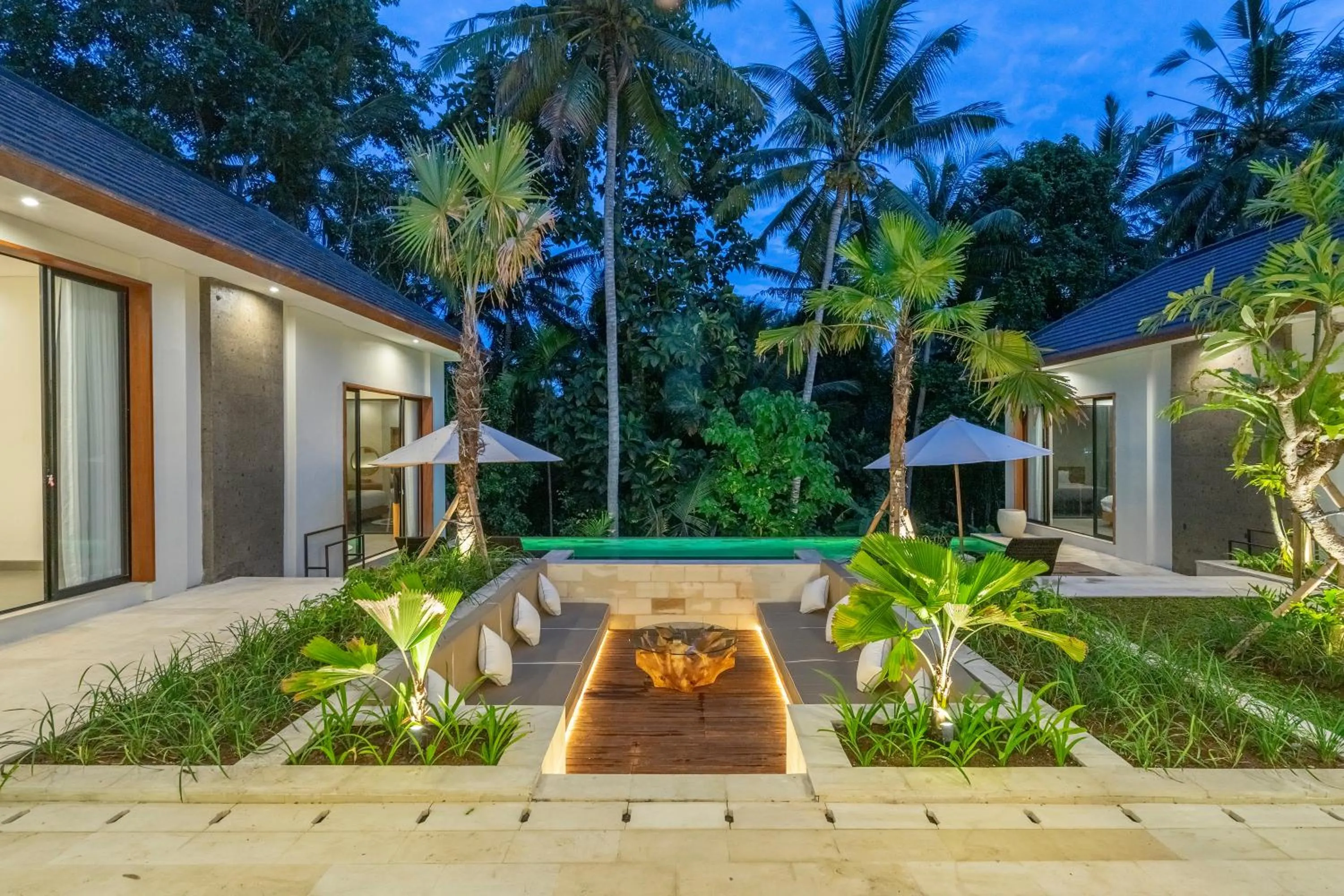 Night in Villa Talun by GORO