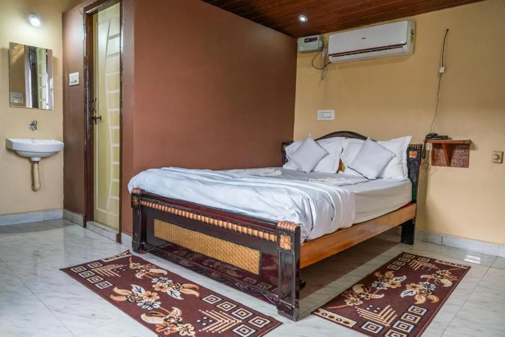 Bed in Leo wooden resorts