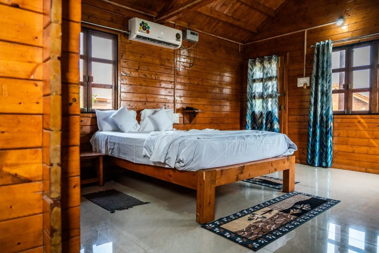 Bed in Leo wooden resorts