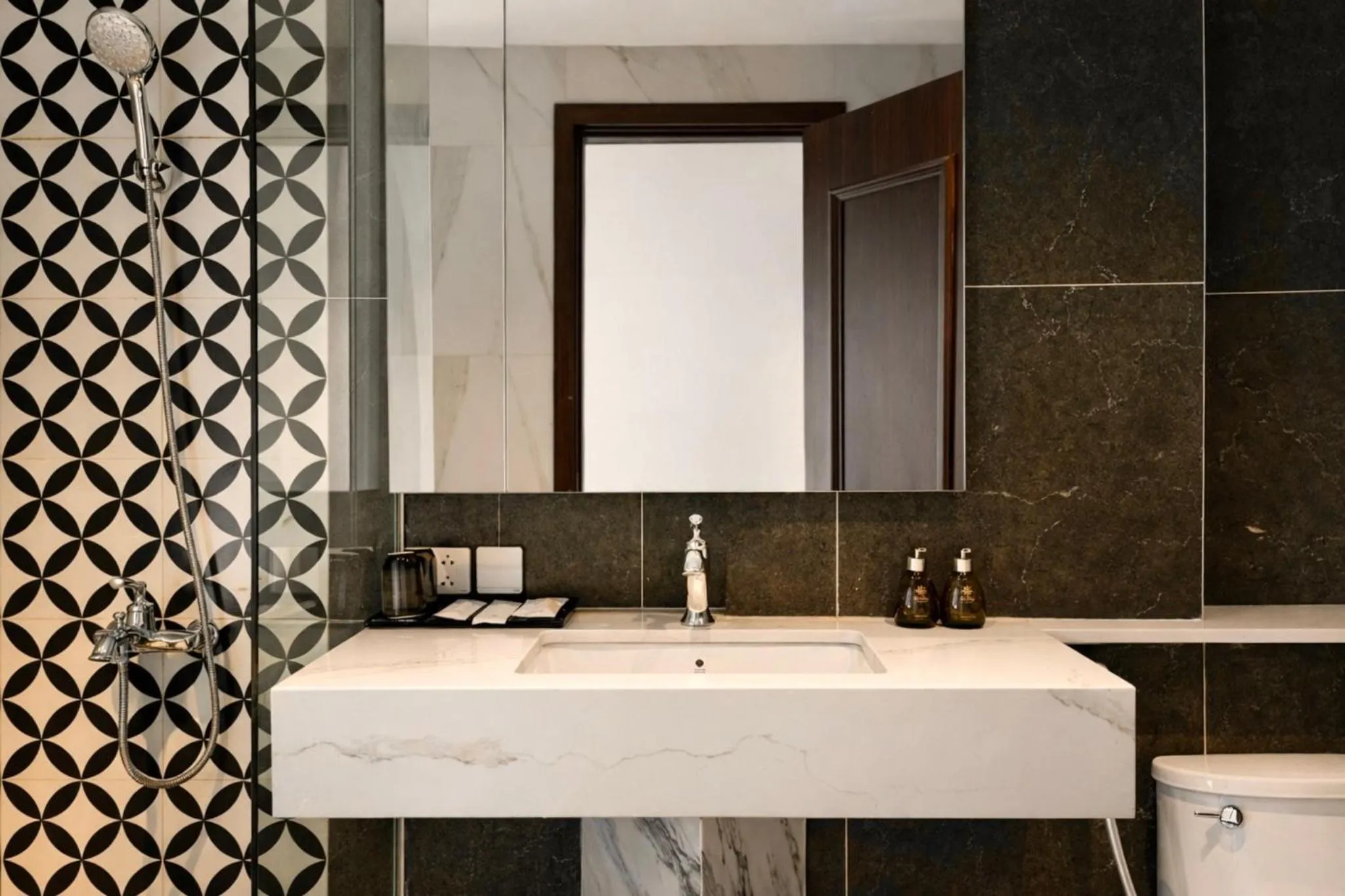 Toilet in Eli Rina Hotel