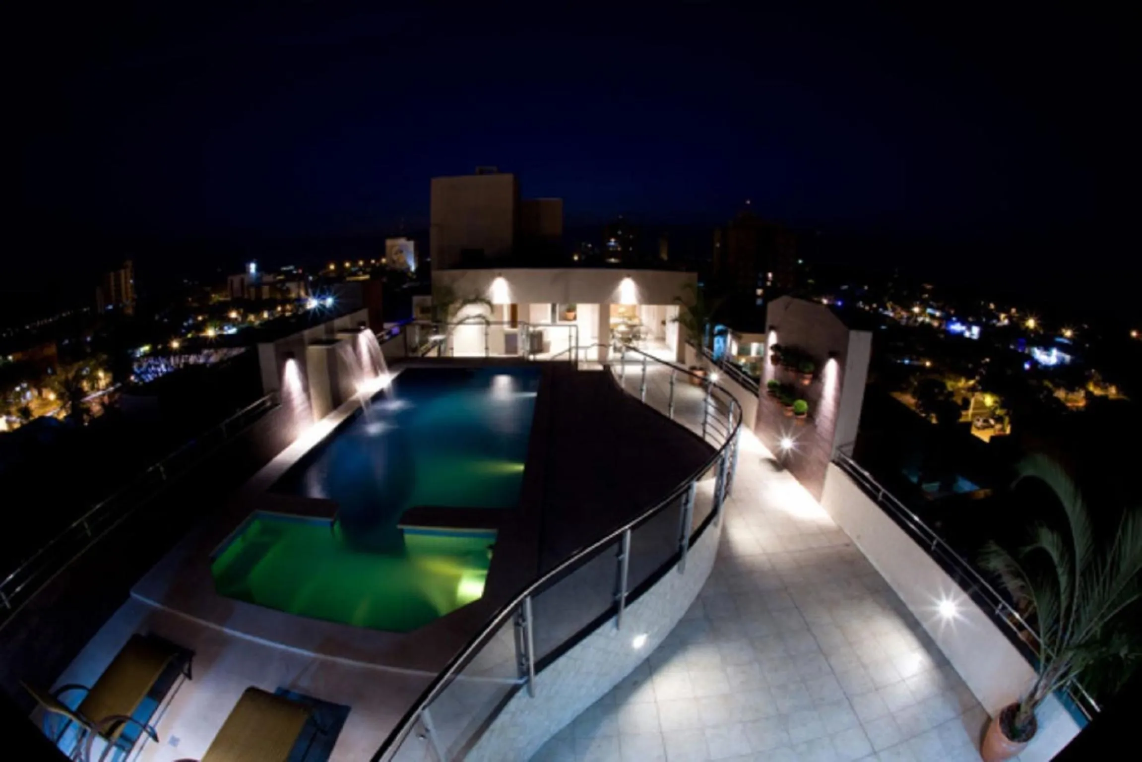 Swimming pool in Hotel Bahamas