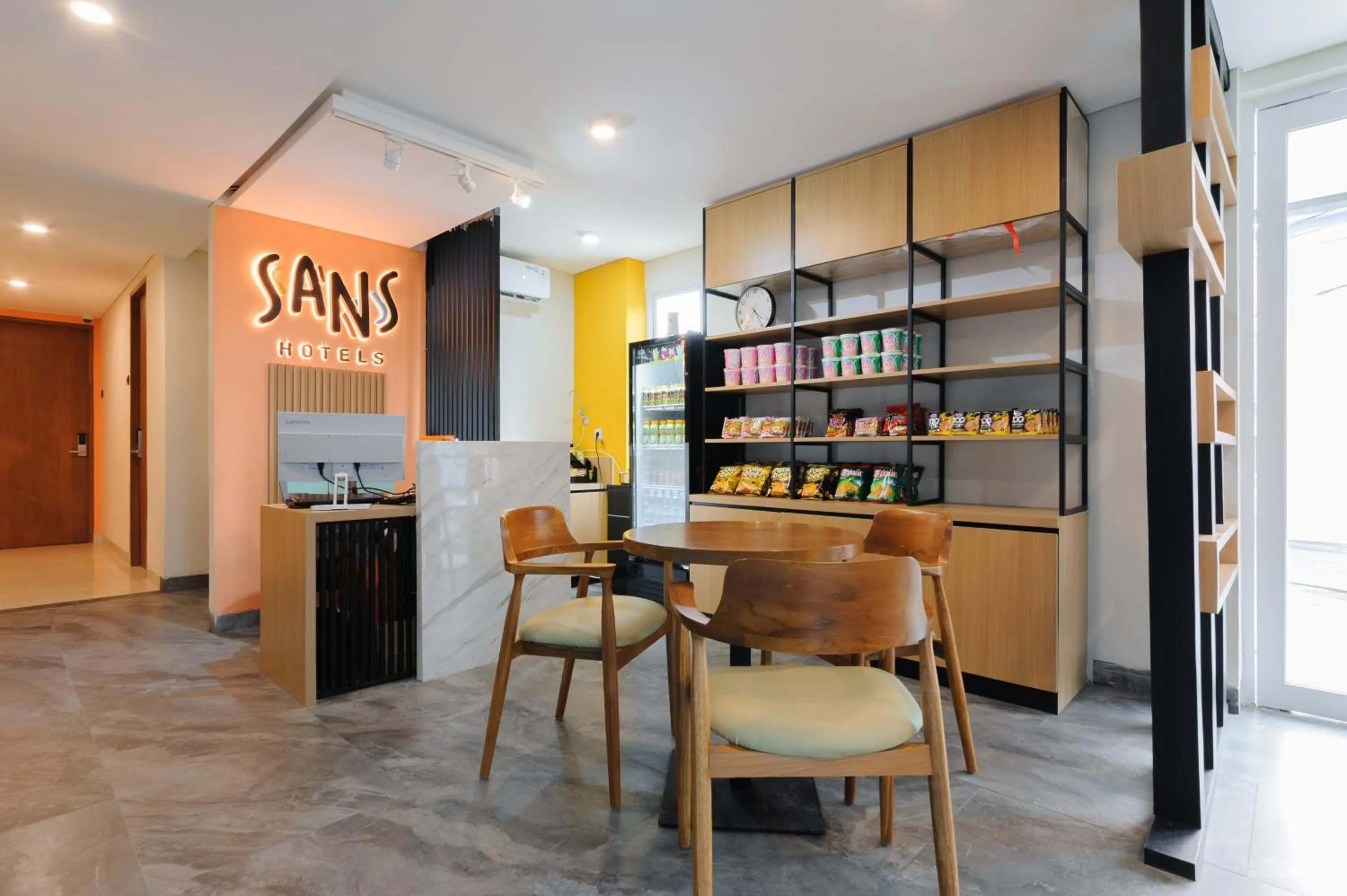 Lobby or reception in Sans Hotel Pesona Bekasi