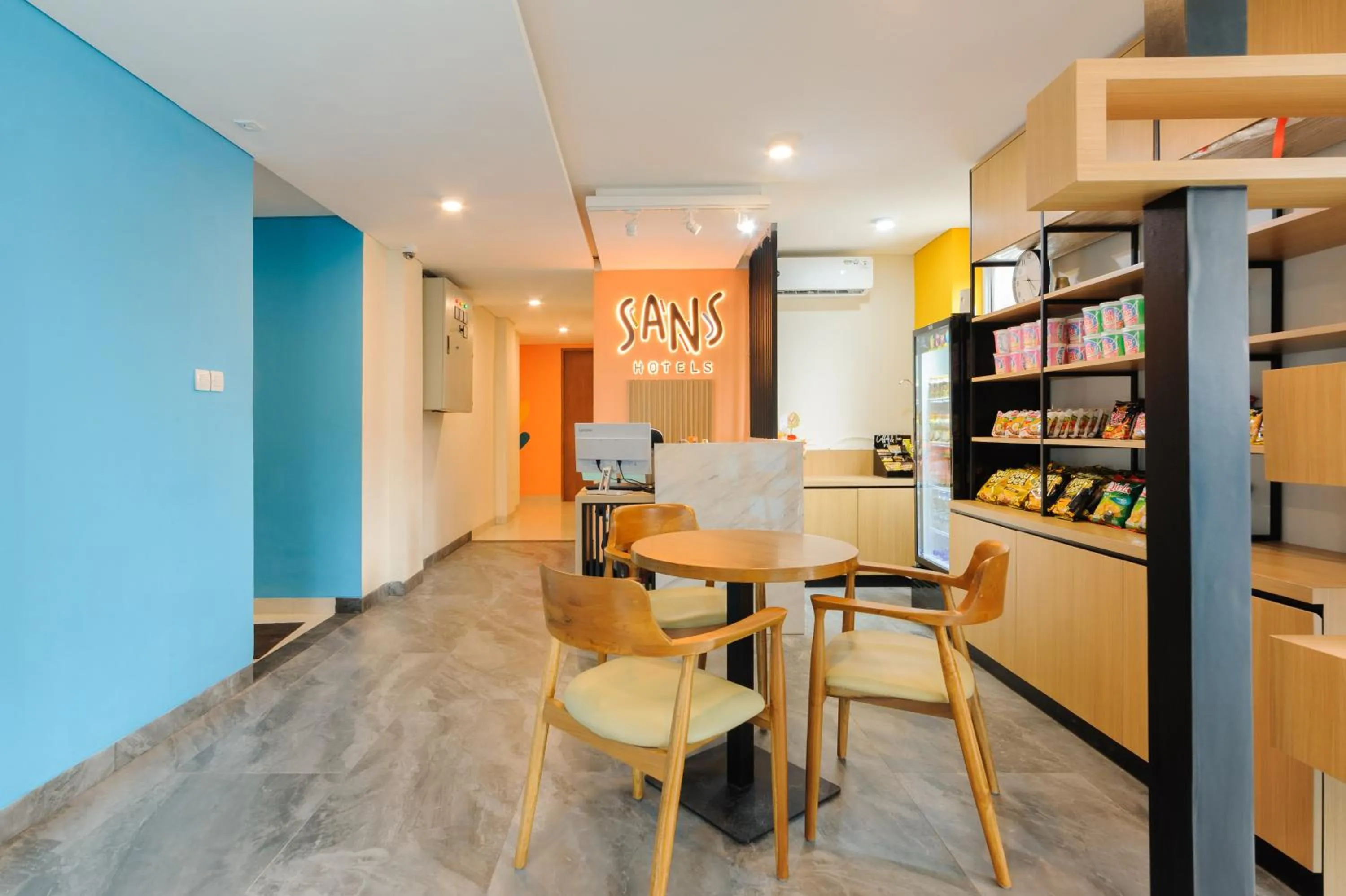 Lobby or reception in Sans Hotel Pesona Bekasi