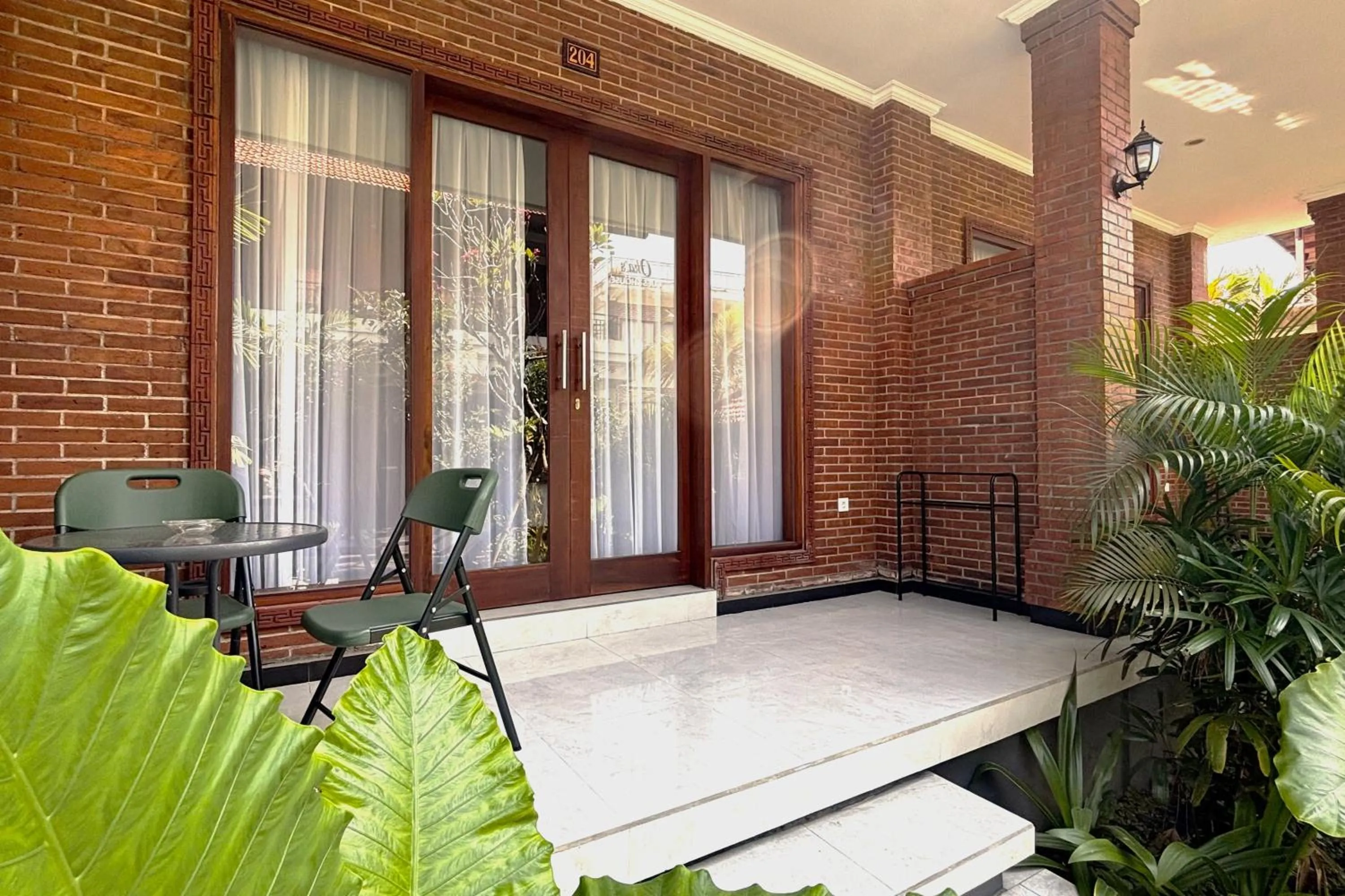 Property building in Bali Bata Canggu Guesthouse