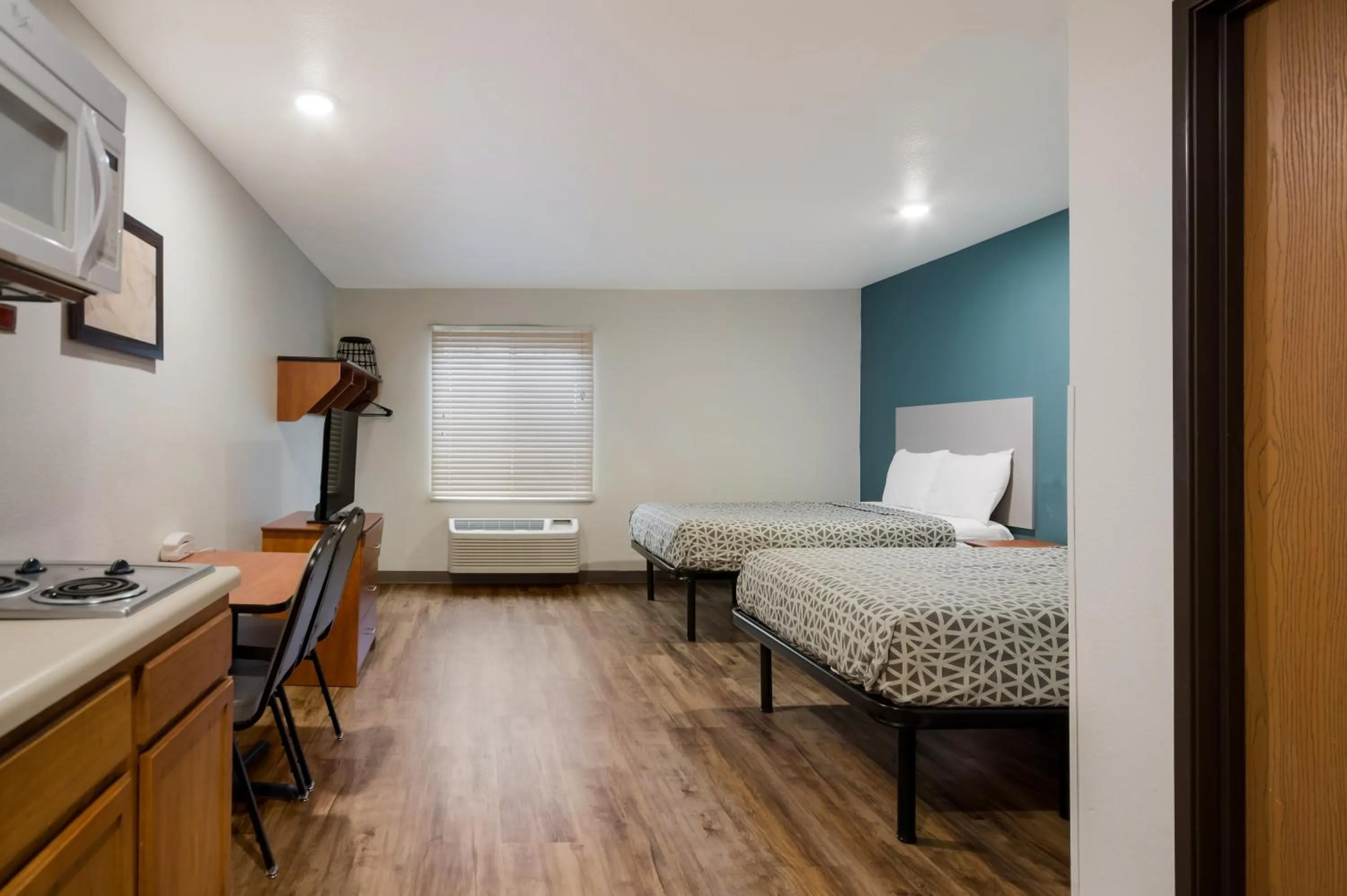 Bedroom, Bed in WoodSpring Suites Augusta Riverwatch