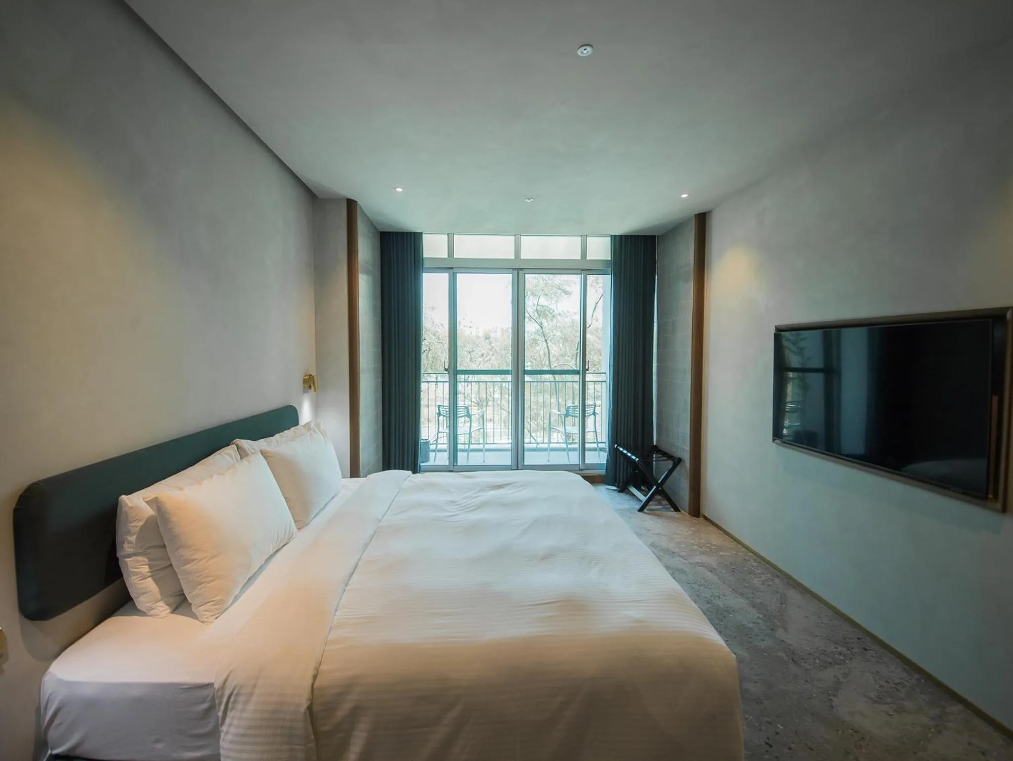 Photo of the whole room, Bed in PAPO'A Harbor Hotel