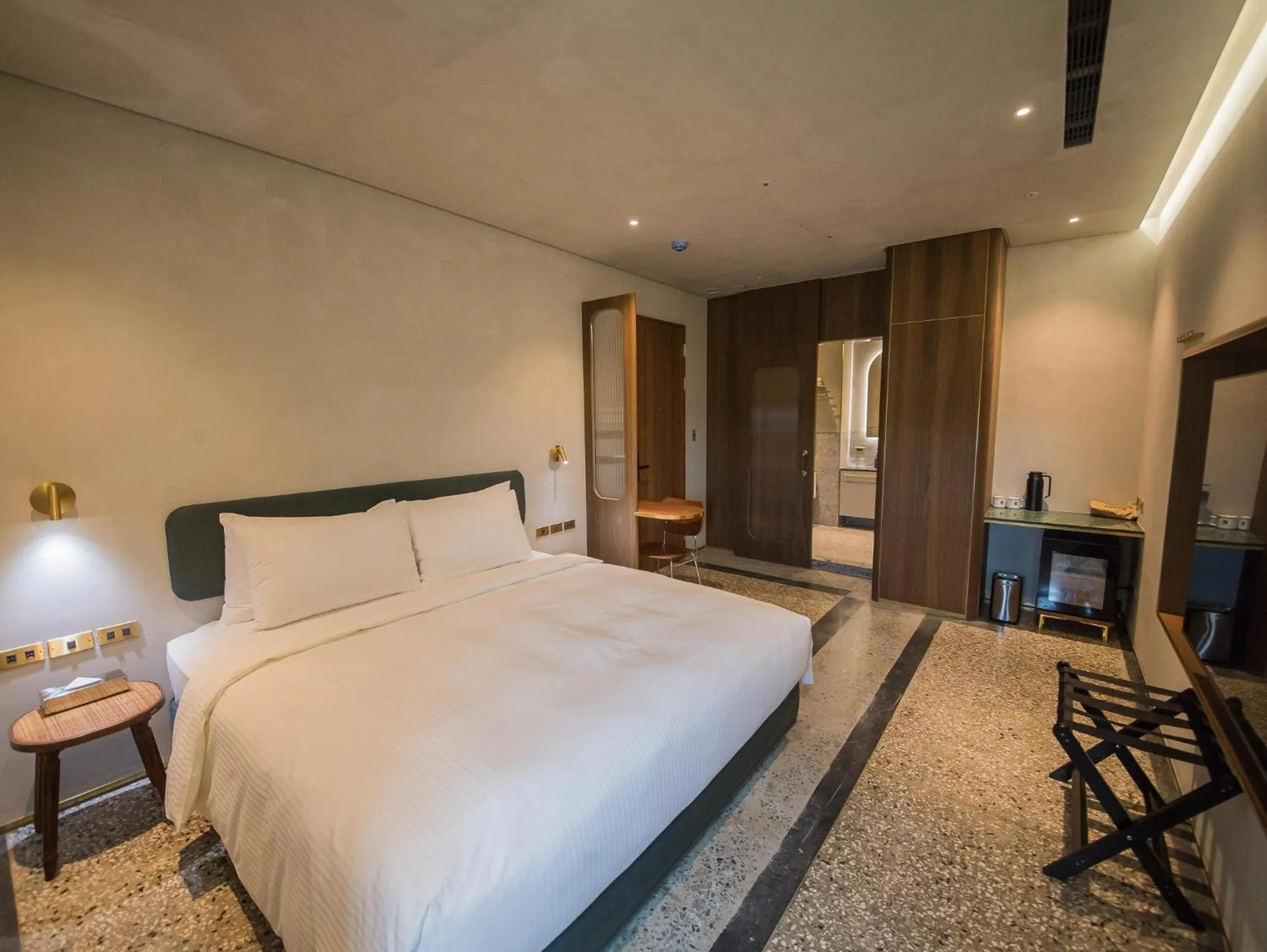 Photo of the whole room, Bed in PAPO'A Harbor Hotel