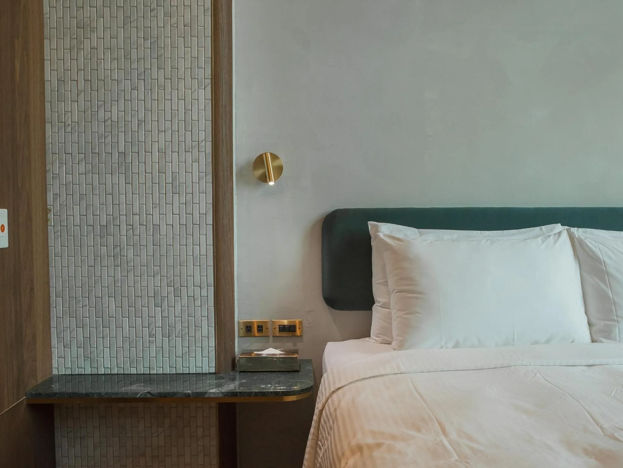 Bed in PAPO'A Harbor Hotel