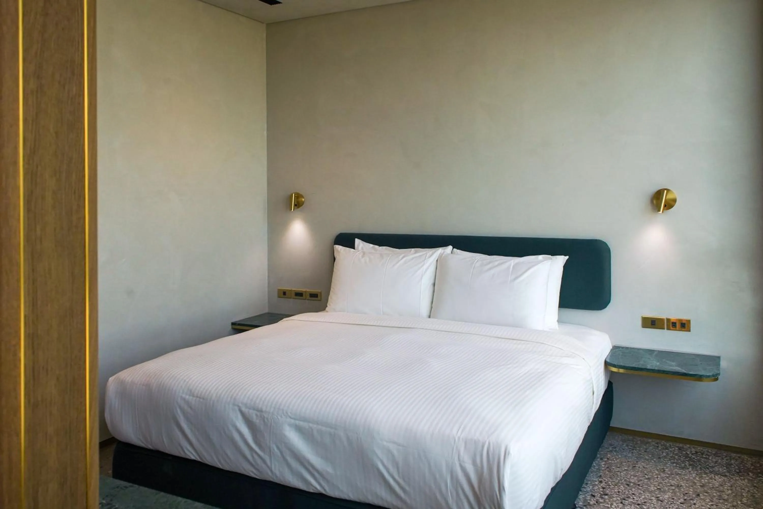 Photo of the whole room, Bed in PAPO'A Harbor Hotel