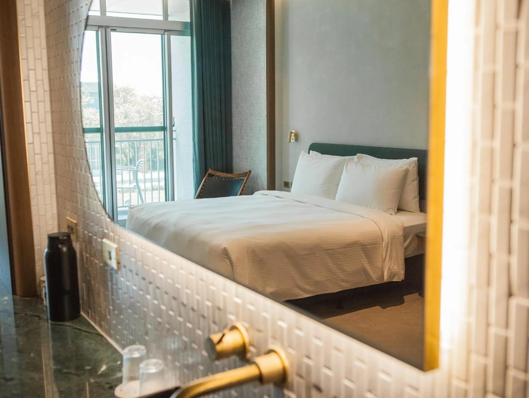 Photo of the whole room, Bed in PAPO'A Harbor Hotel