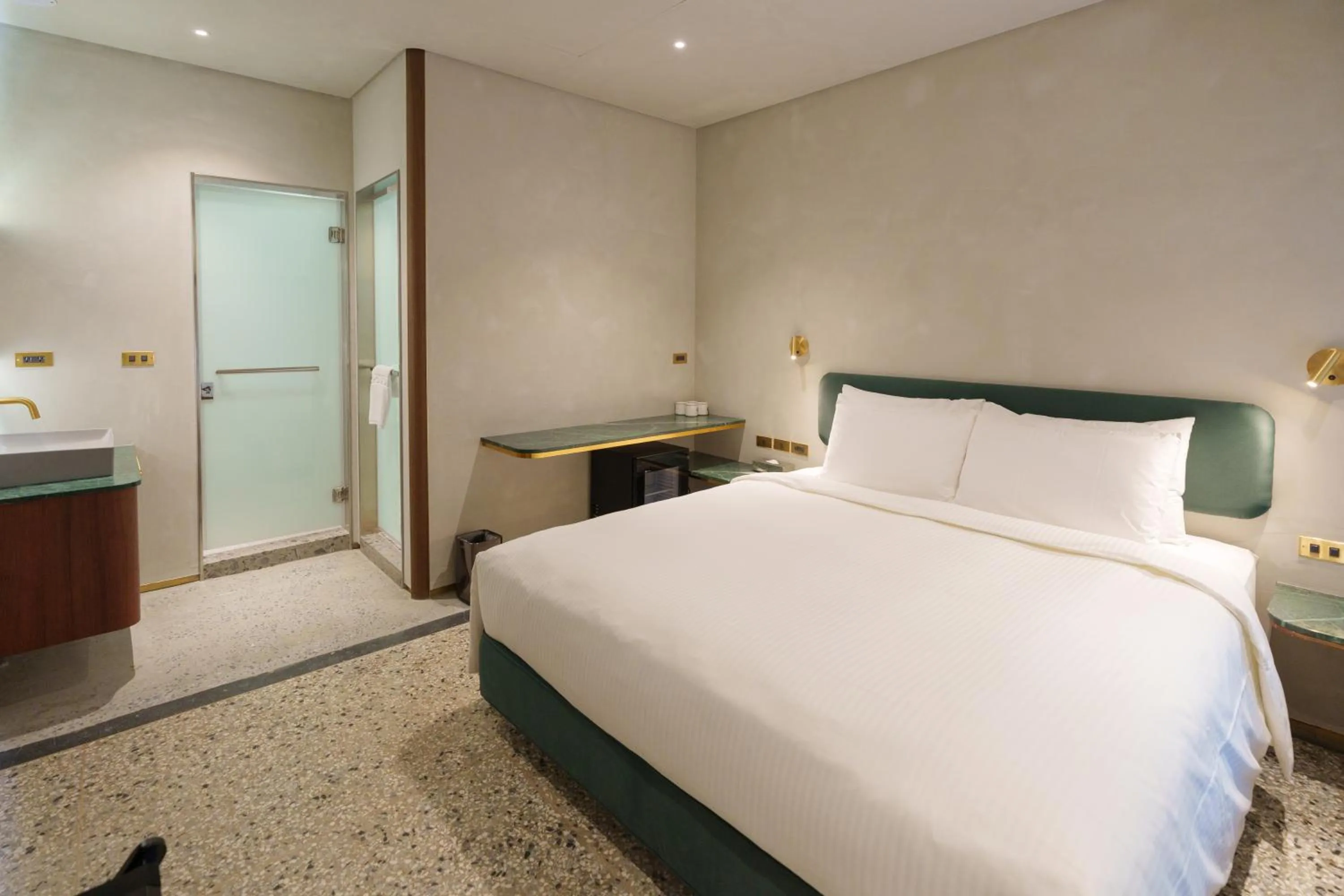 Photo of the whole room, Bed in PAPO'A Harbor Hotel