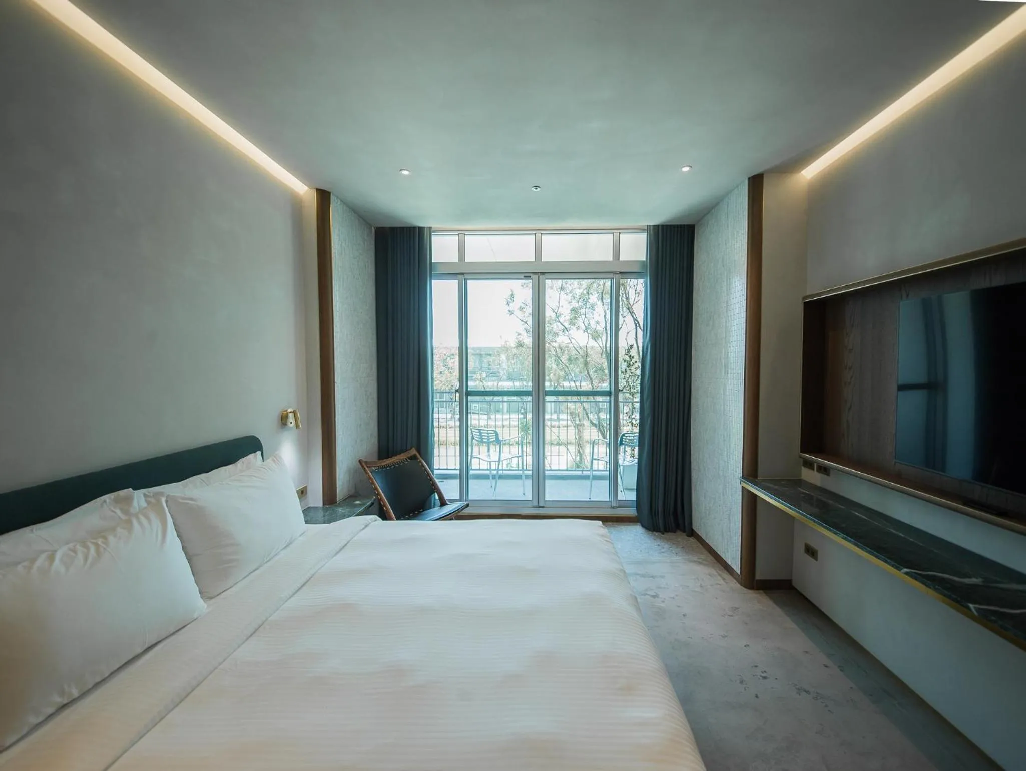 Photo of the whole room, Bed in PAPO'A Harbor Hotel