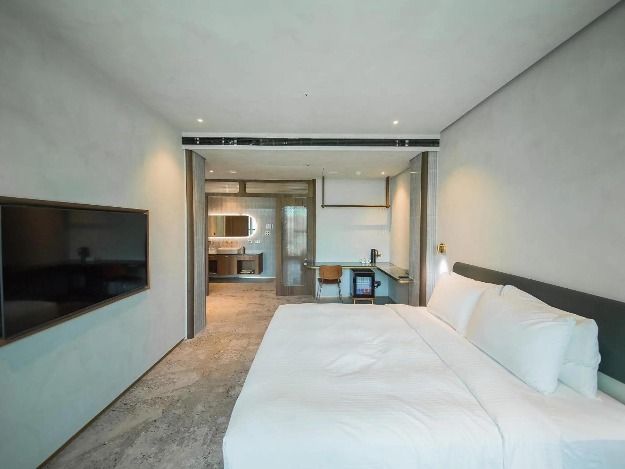 Photo of the whole room, Bed in PAPO'A Harbor Hotel