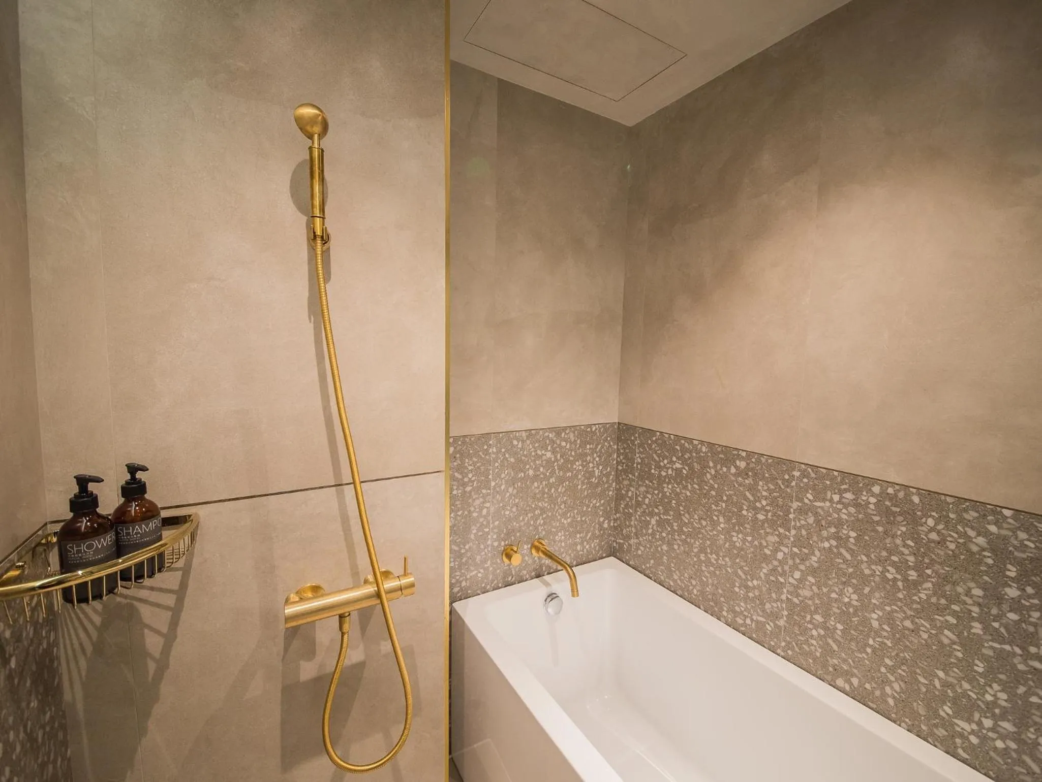 Bathroom in PAPO'A Harbor Hotel