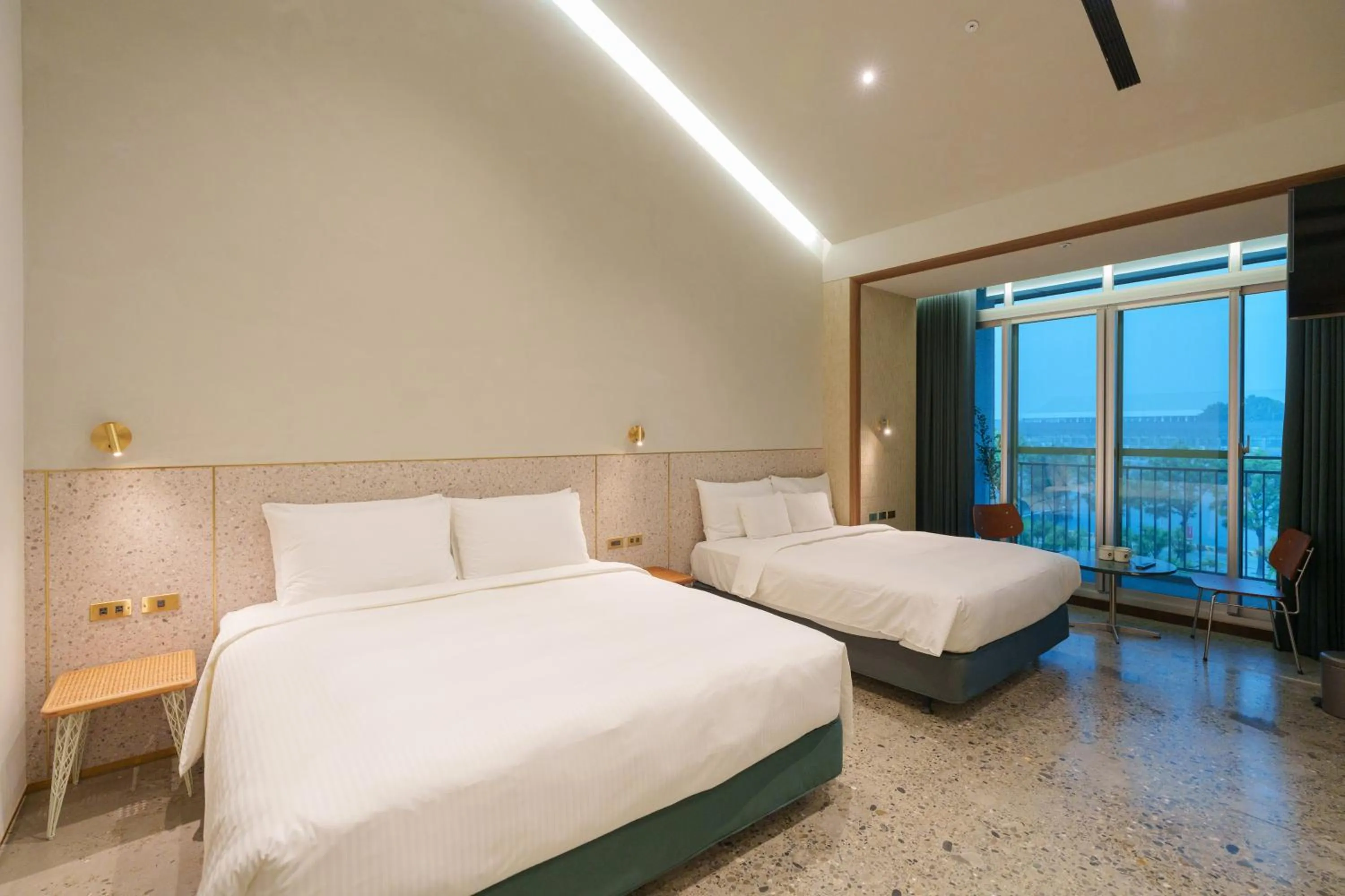 Photo of the whole room, Bed in PAPO'A Harbor Hotel