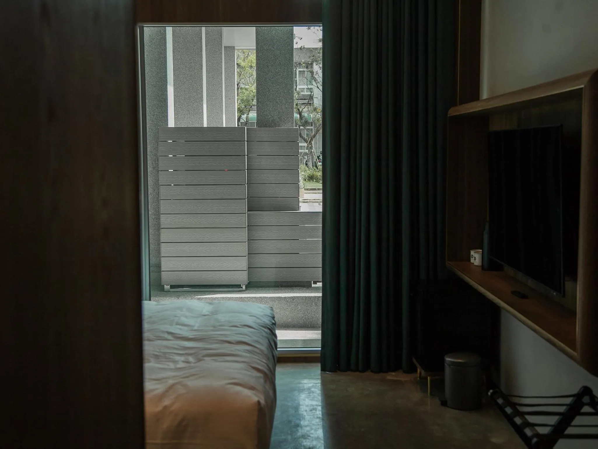 Garden view, Bed in PAPO'A Harbor Hotel