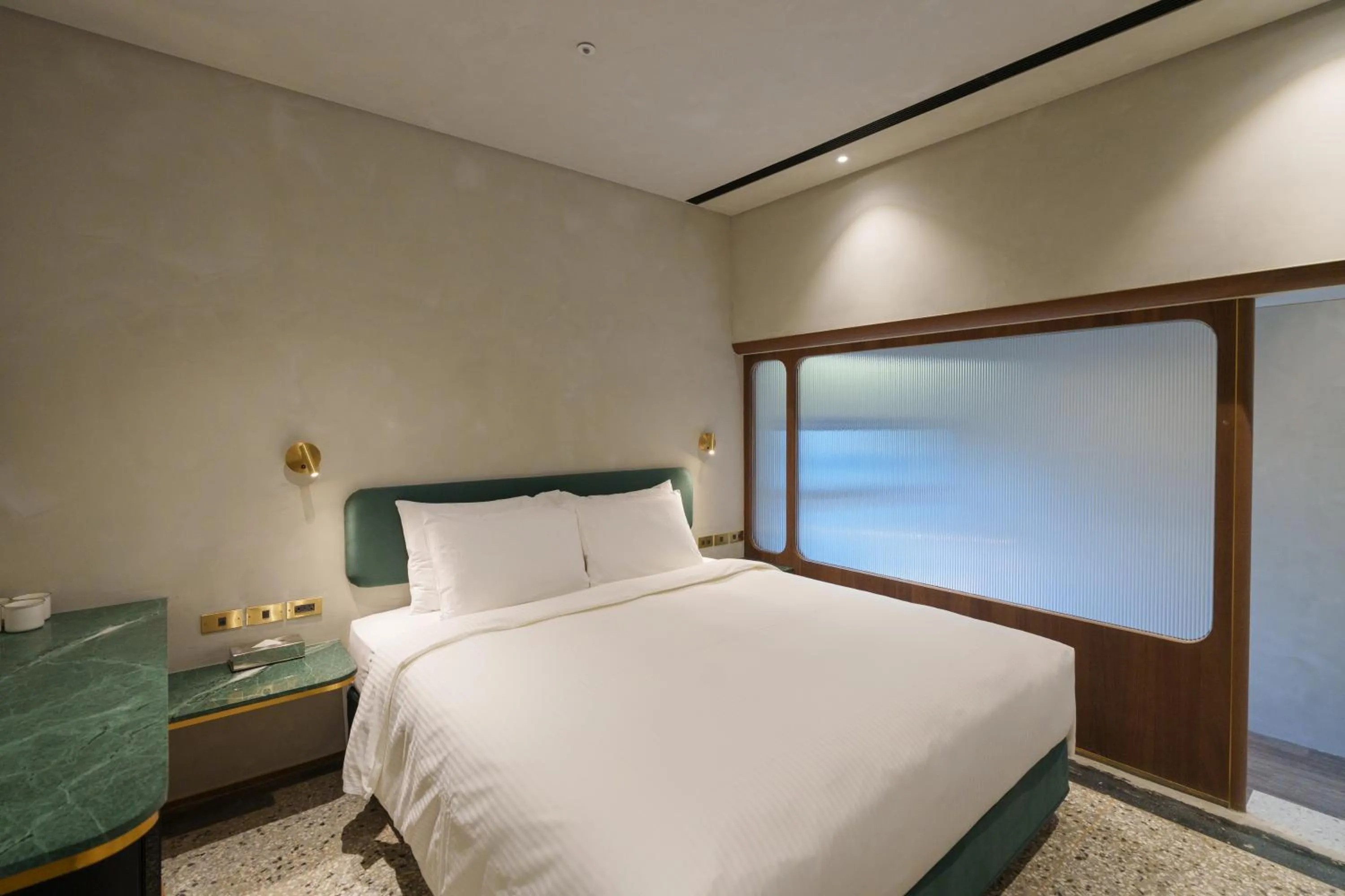 Photo of the whole room, Bed in PAPO'A Harbor Hotel