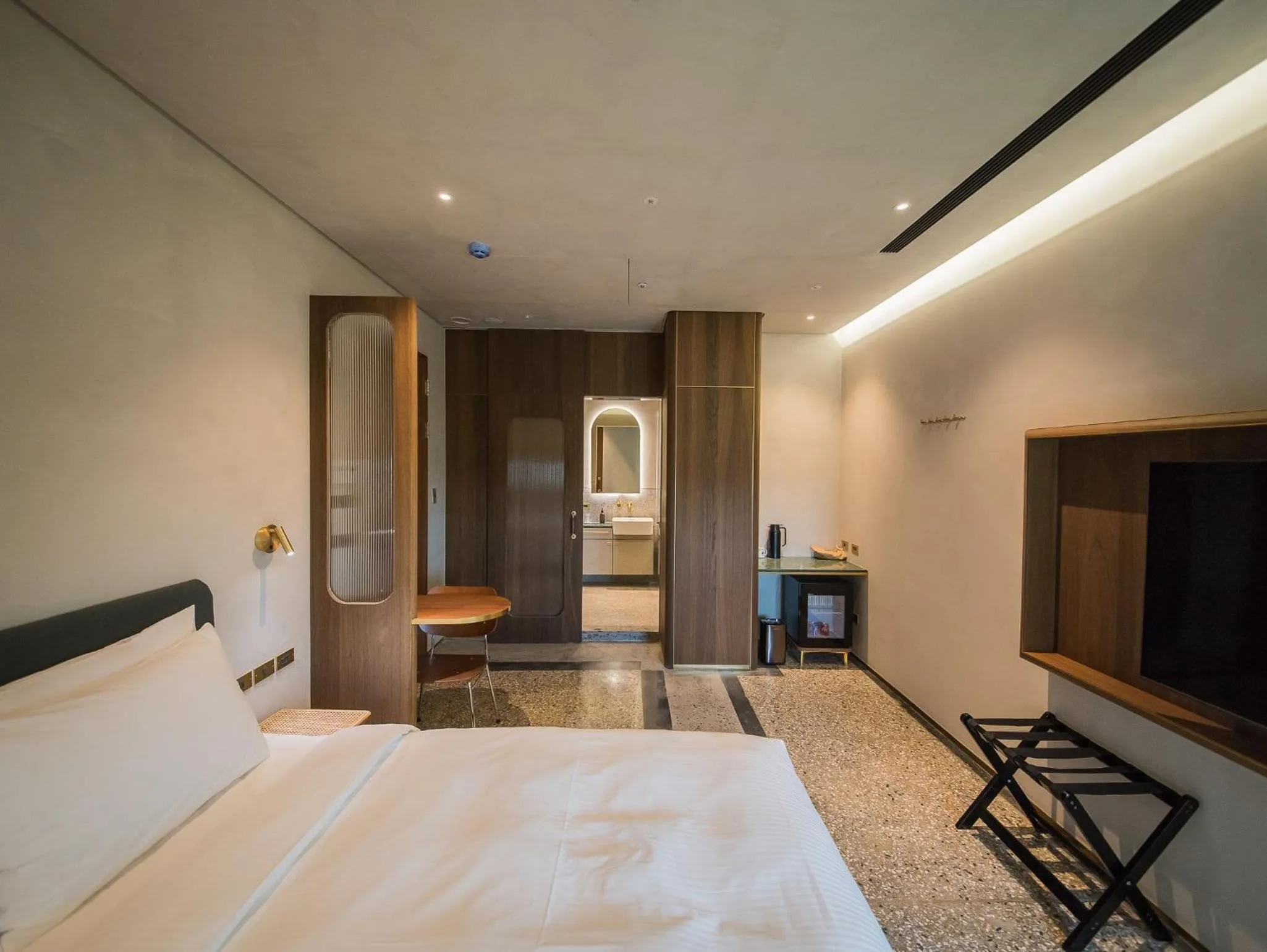 Photo of the whole room, Bed in PAPO'A Harbor Hotel