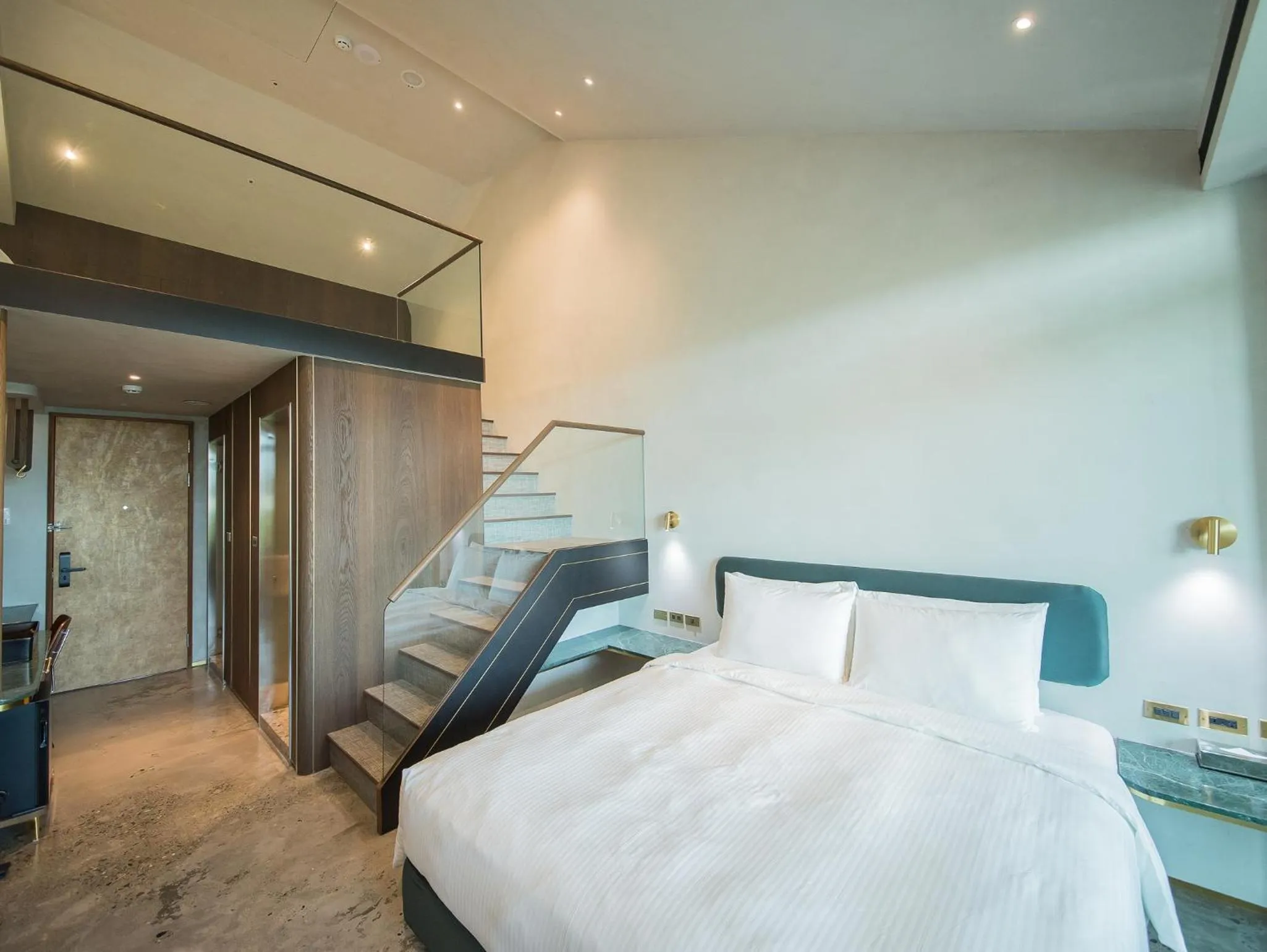 Photo of the whole room, Bed in PAPO'A Harbor Hotel