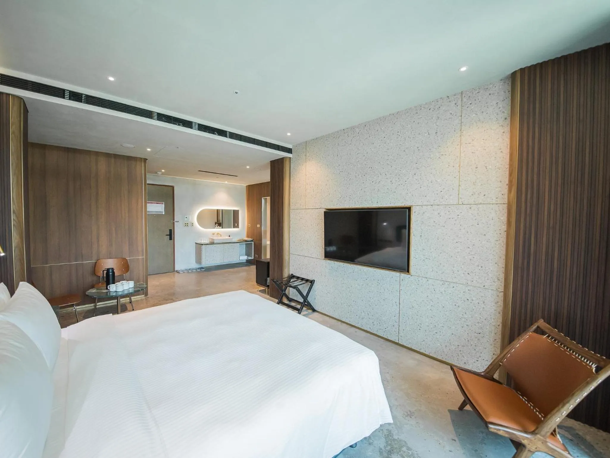 Photo of the whole room, Bed in PAPO'A Harbor Hotel