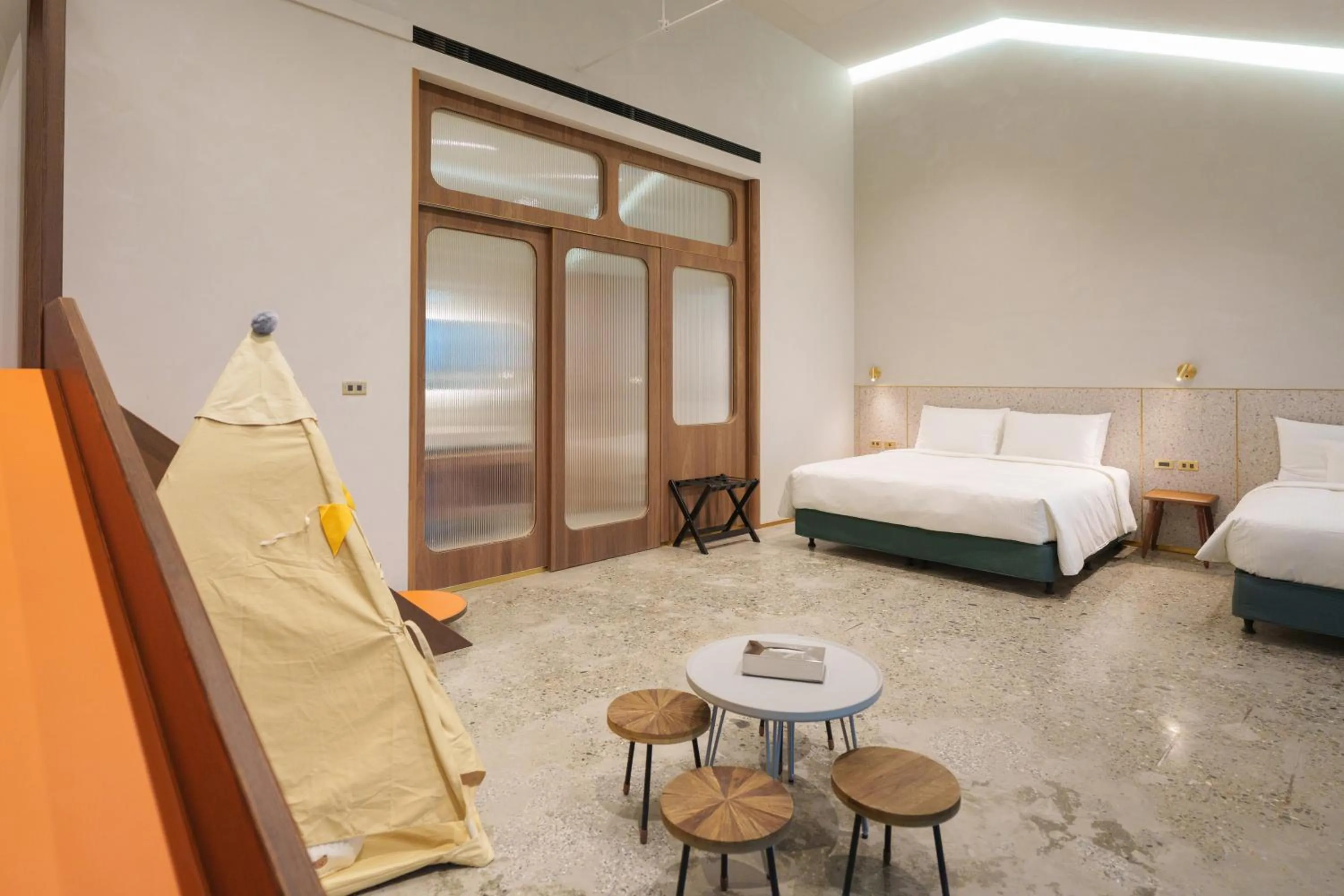 Photo of the whole room, Bed in PAPO'A Harbor Hotel