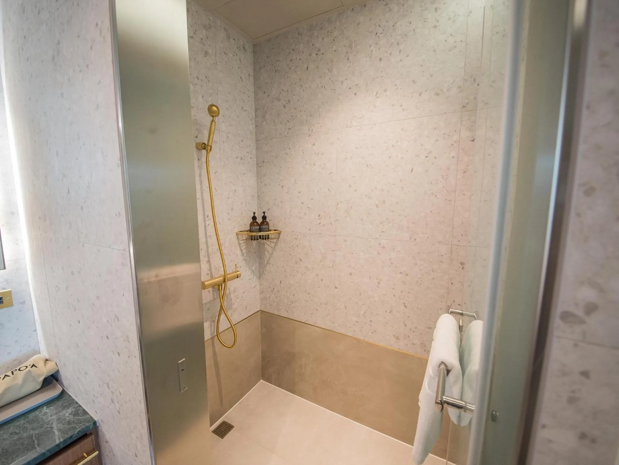 Bathroom in PAPO'A Harbor Hotel