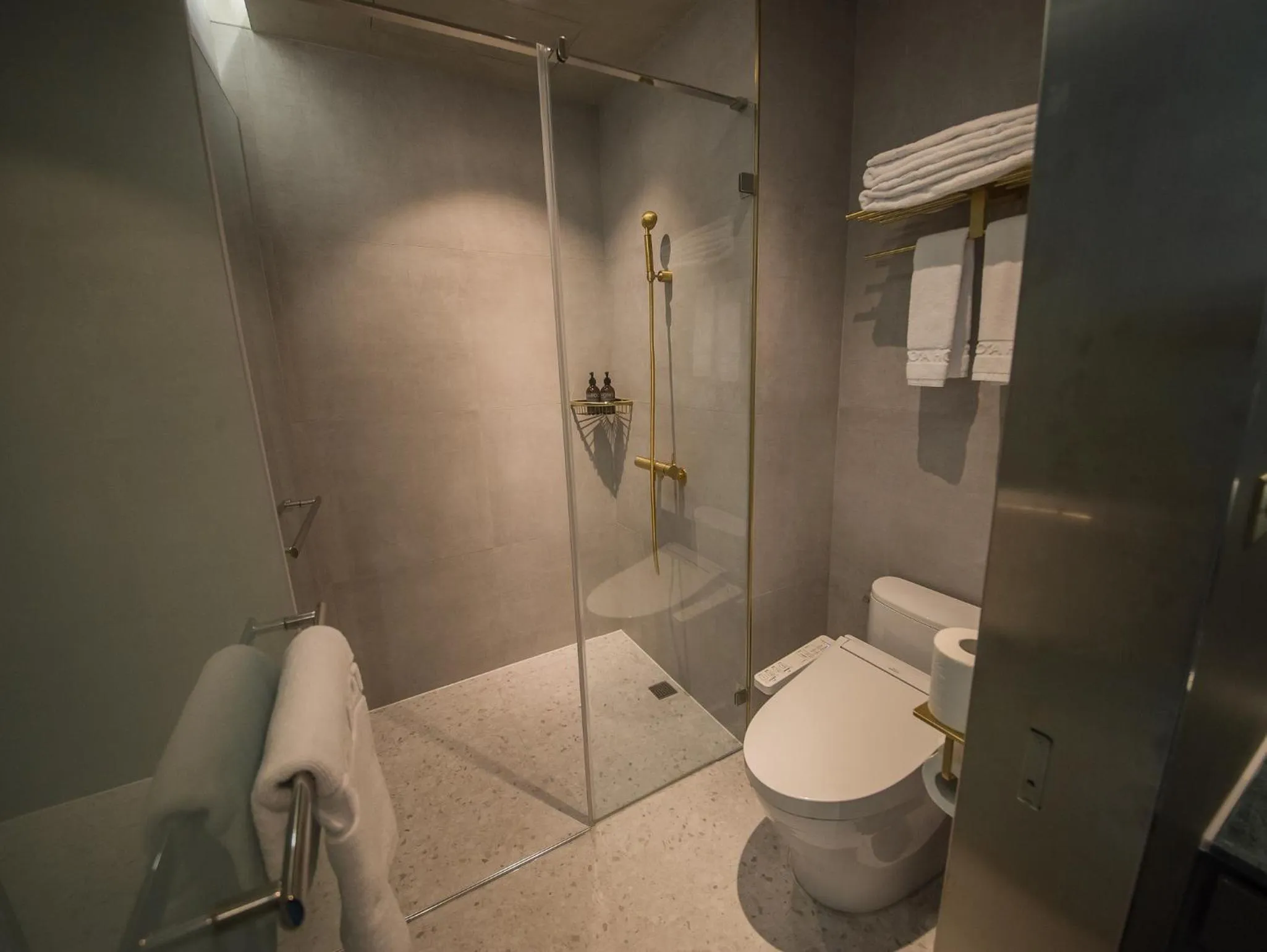 Bathroom in PAPO'A Harbor Hotel